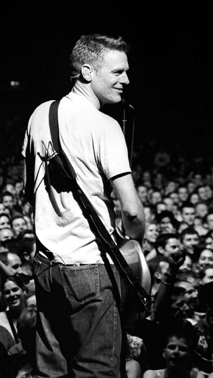 720x1280 Download Wallpaper  Bryan adams, Look, Guitar, Fan, Faces, Phone