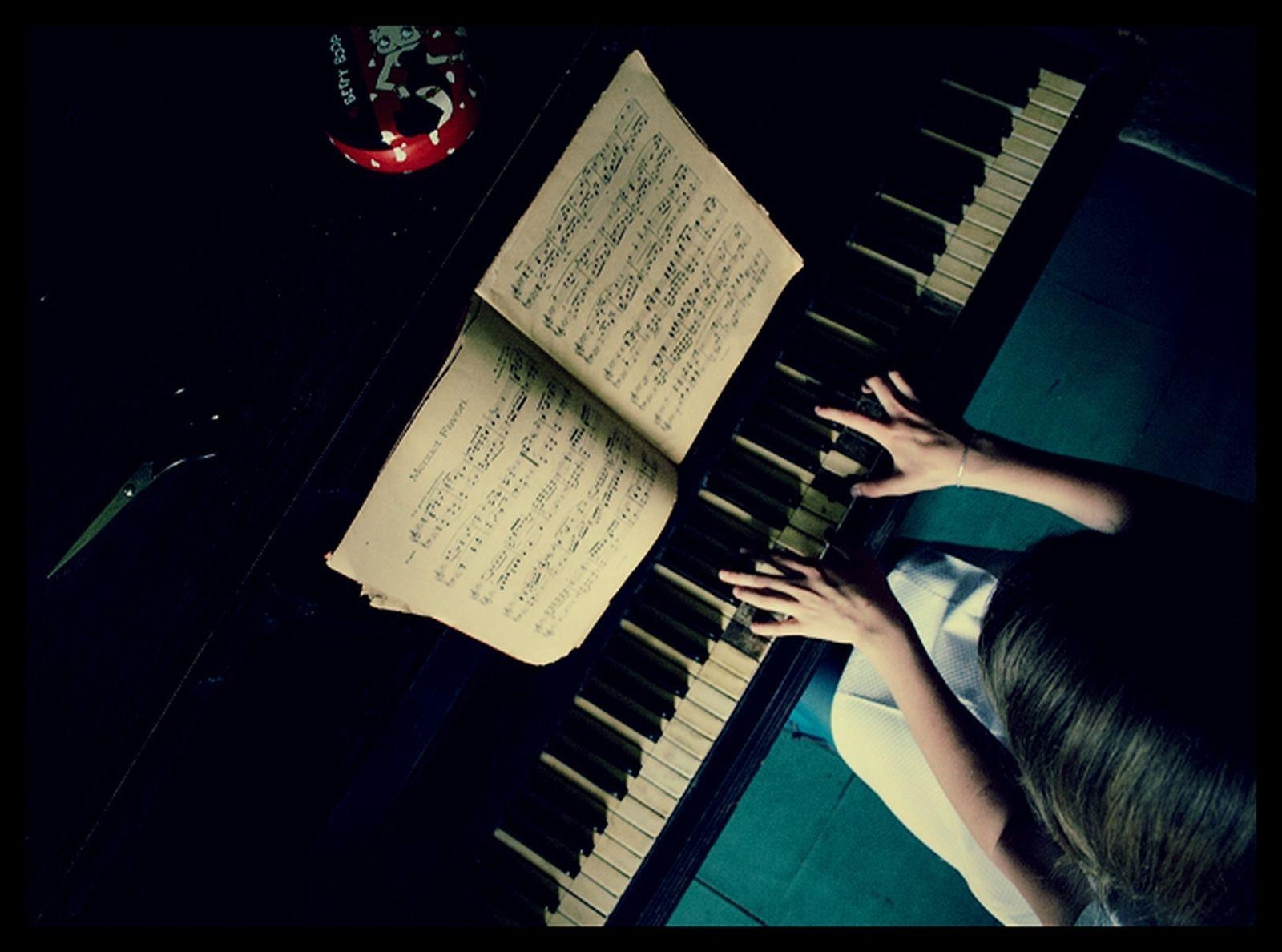 1600x1190 Piano Wallpaper Free Misc Wallpaper, Photo, Picture, Desktop