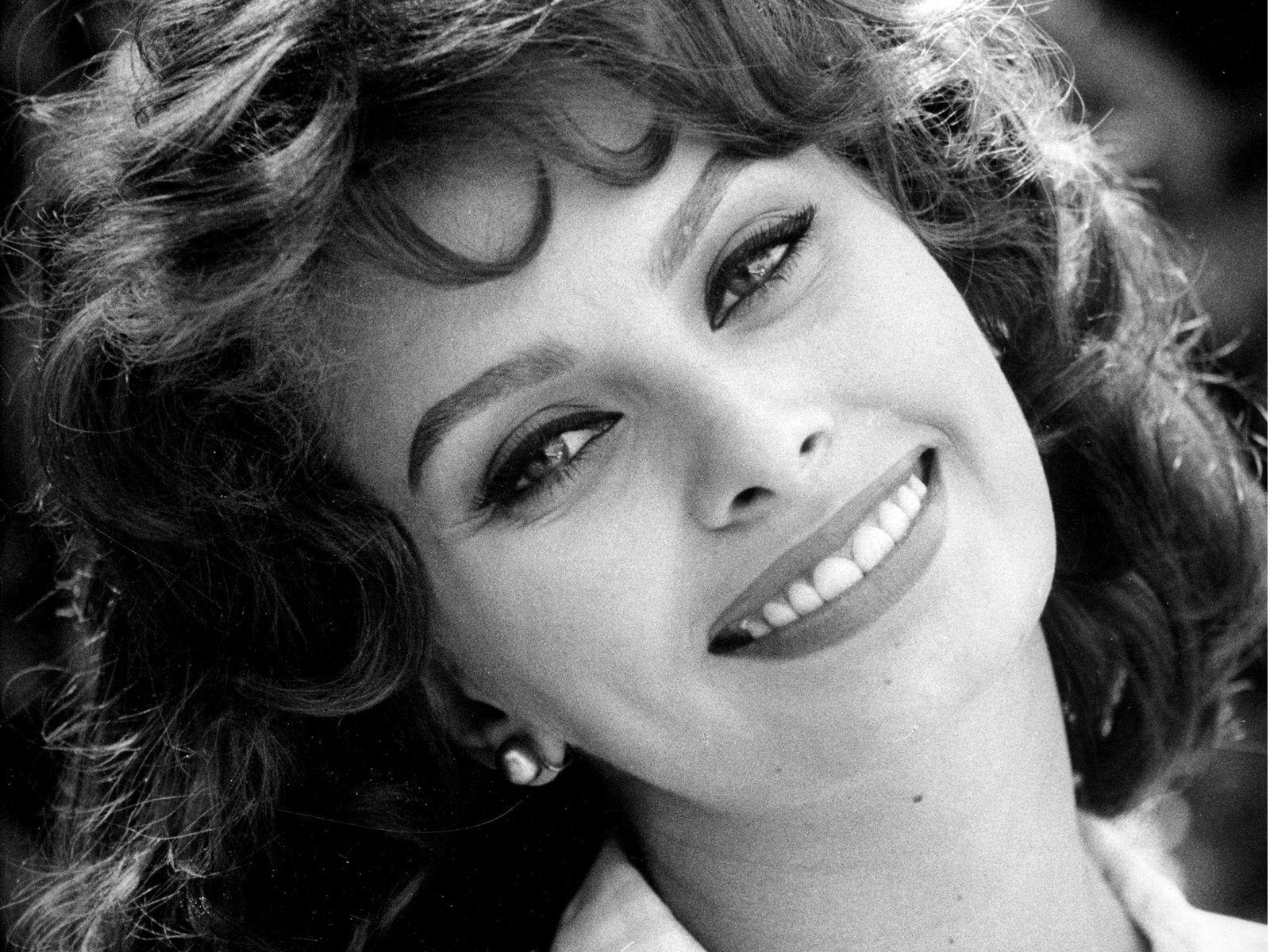 1600x1200 Sophia Loren wallpaperx1200, Desktop