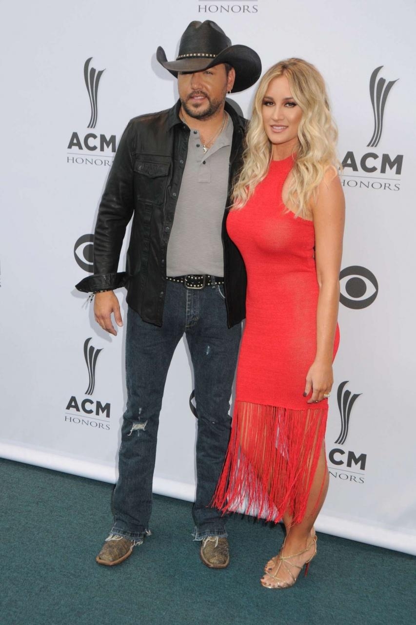 860x1280 Jason Aldean and Jessica Ussery, Phone