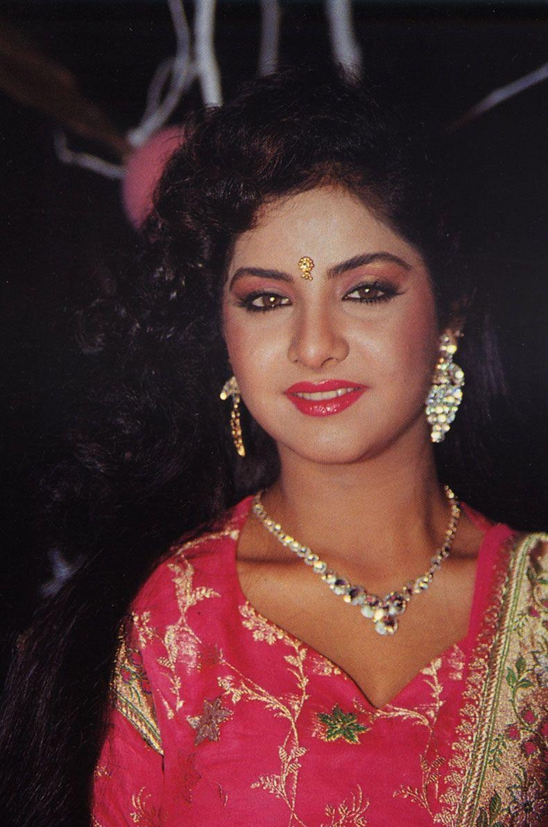 790x1200 Divya Bharti. Bollywood. Charme and Le monde, Phone