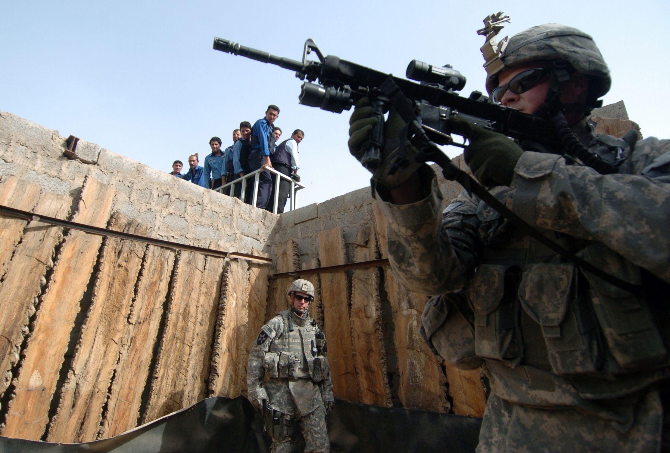 2230x1510 Free, Public Domain Image: U.S. Army Soldiers Training Iraqi Police, Desktop