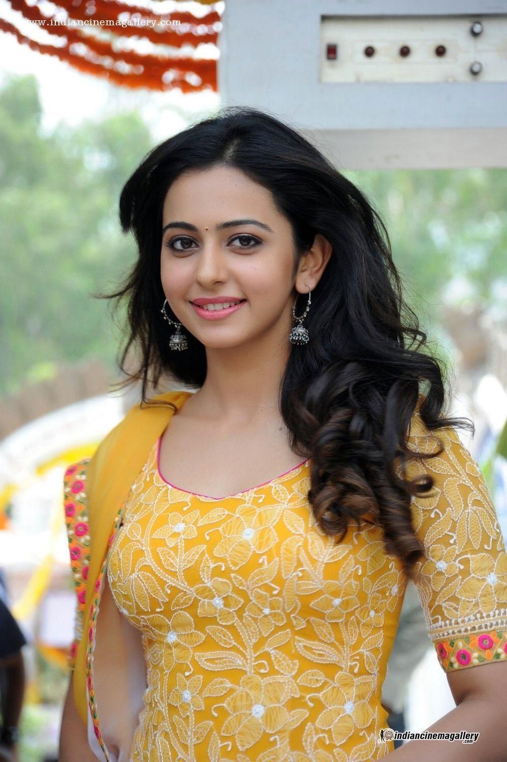 1000x1510 Rakul Preet Singh Fantastic Image & HD Wallpaper, Phone