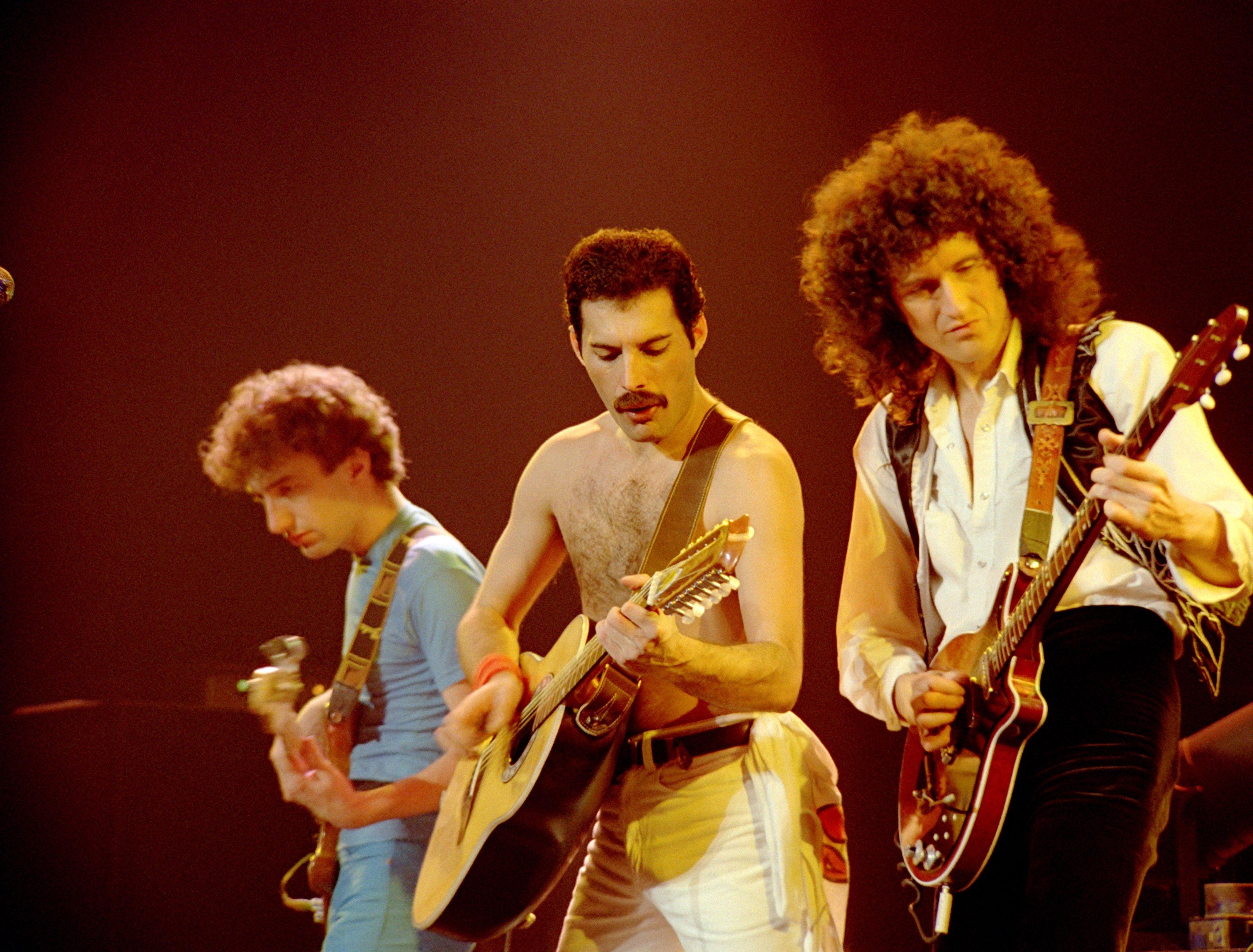 4100x3120 Entertainment, Freddie Mercury, Guitarist, John Deacon, Plucked, Desktop