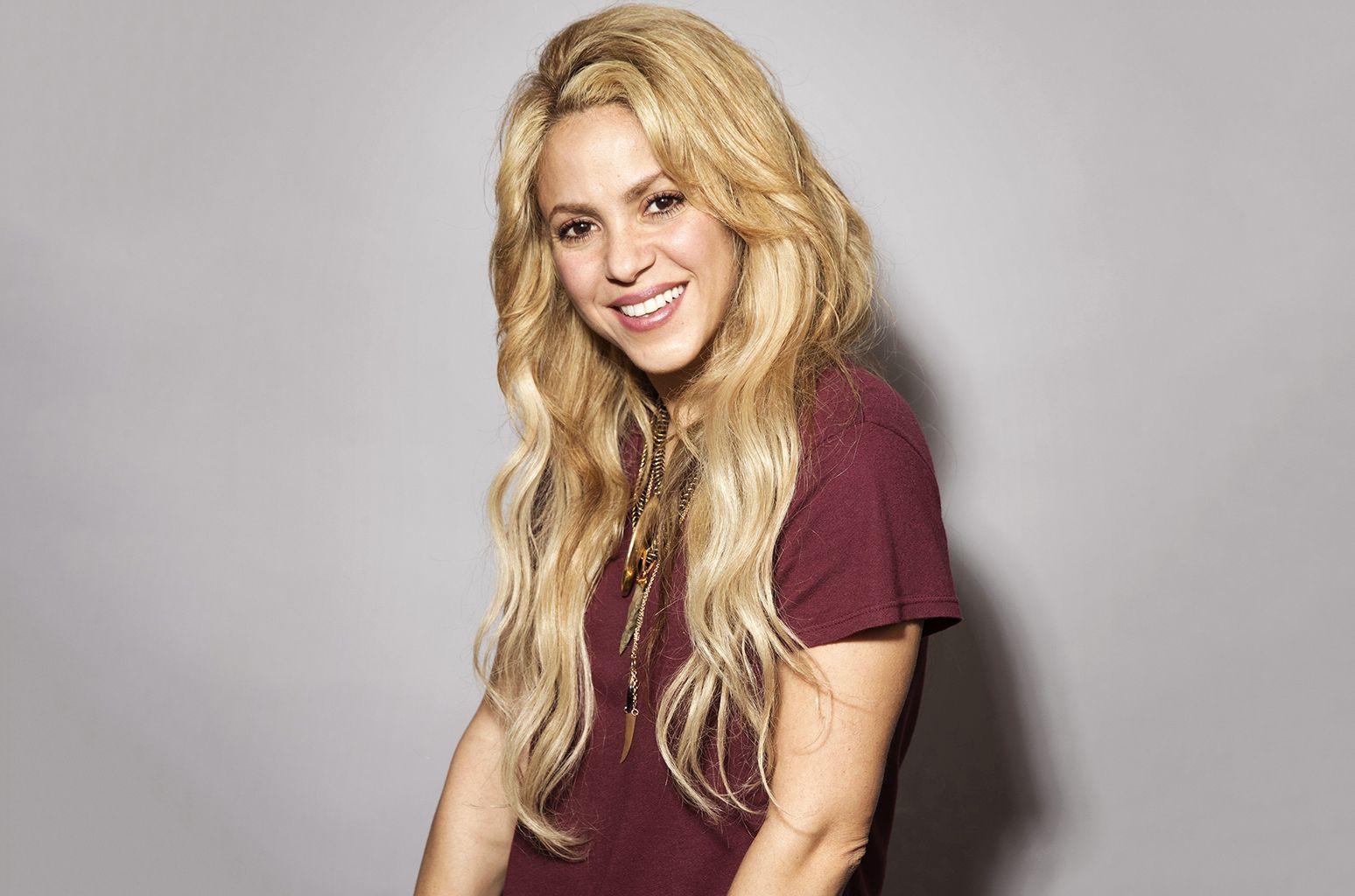 1550x1030 Shakira Beautiful And Glamorous HD Image Wallpaper, Desktop