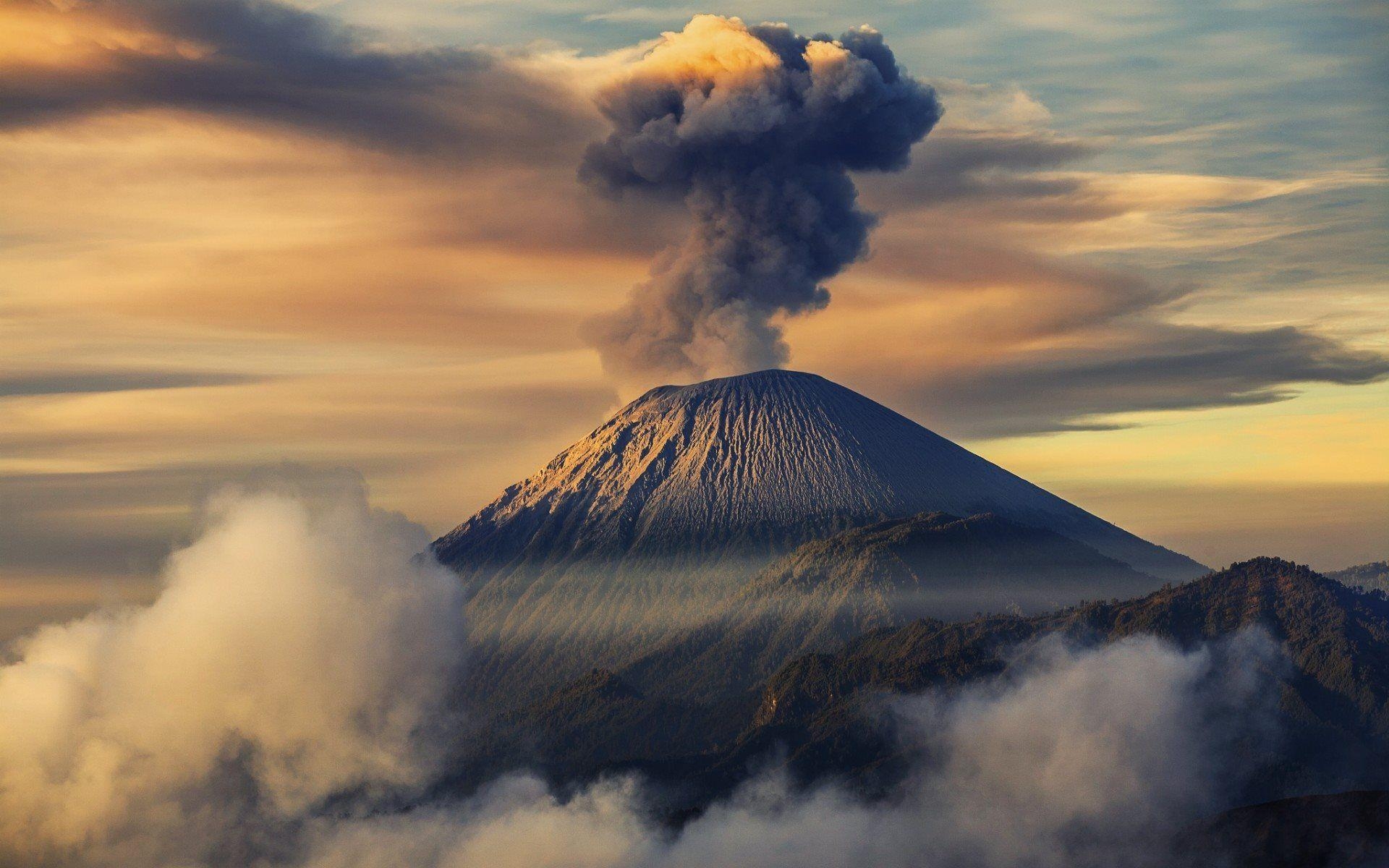 1920x1200 Volcano Eruption Wallpaper, Desktop