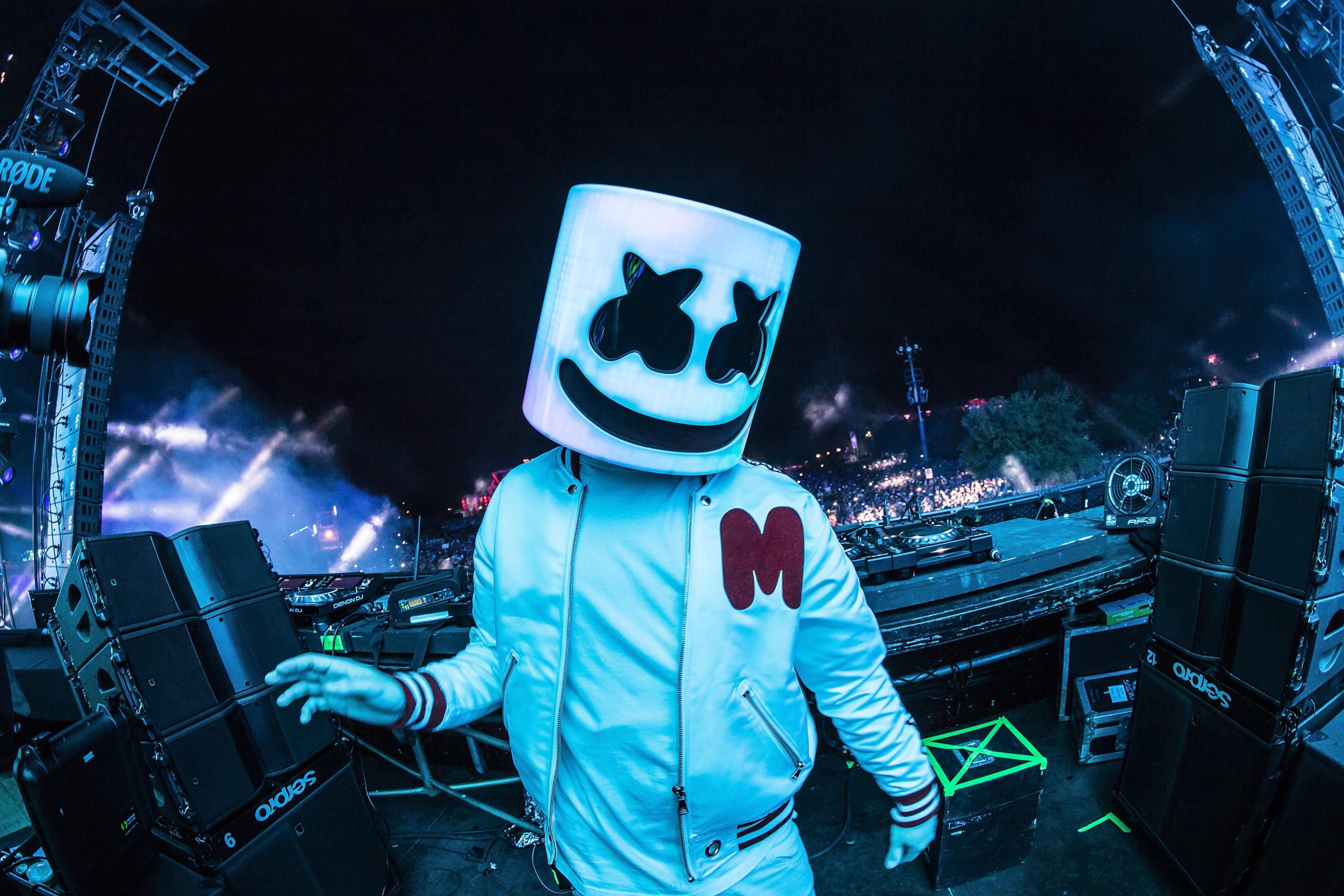 5480x3650 DJ Marshmello On Stage Live Wallpaper, Desktop