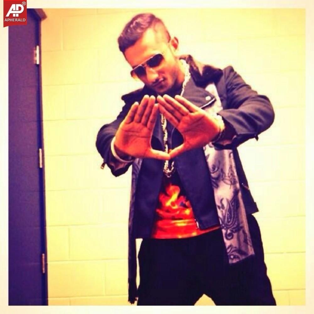 1000x1000 Yo Yo Honey Singh HD Wallpaper, Phone