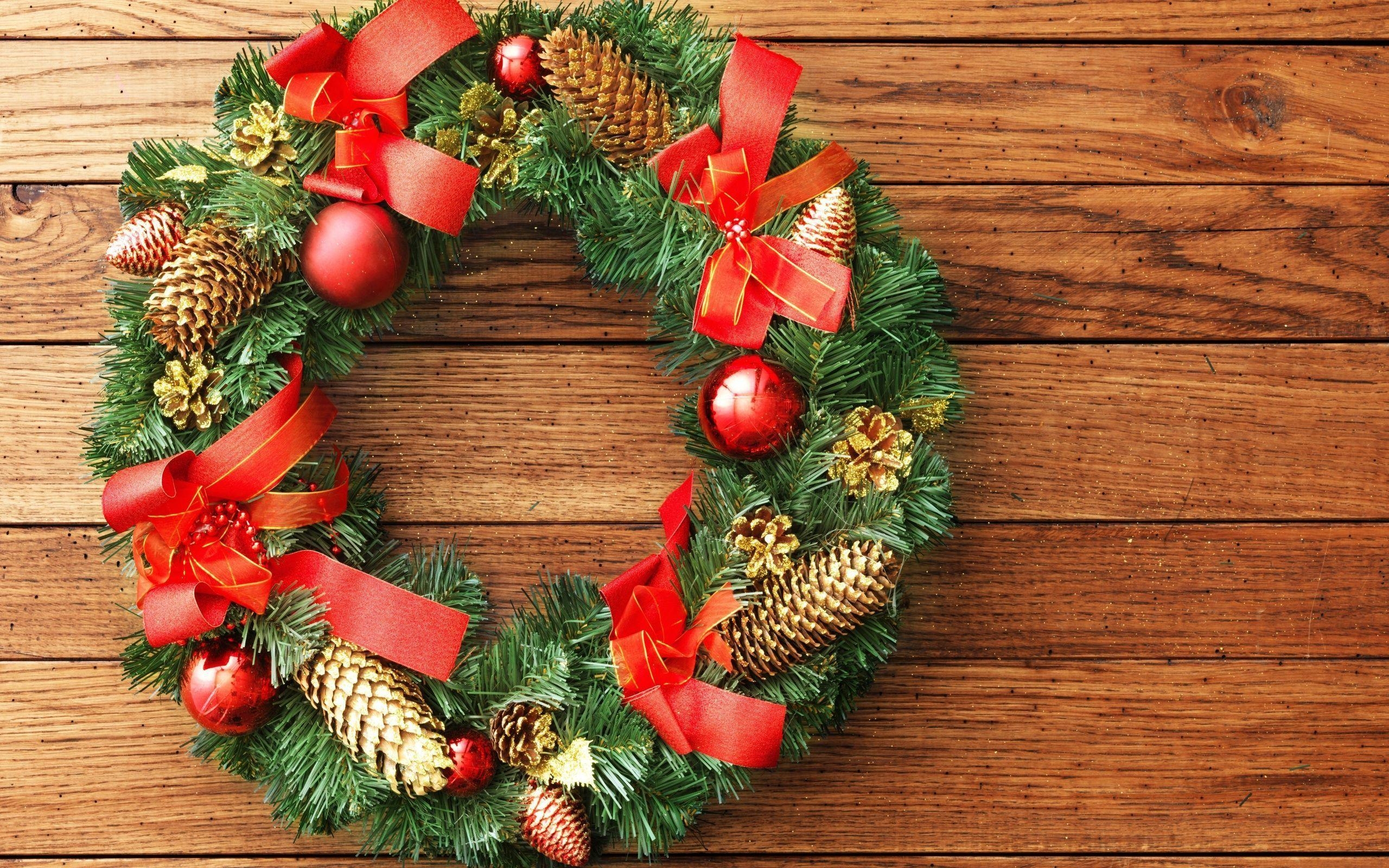 2560x1600 Christmas, Wreath, Onwooden, Panels, Holiday, Desktop, Wallpaper, Desktop