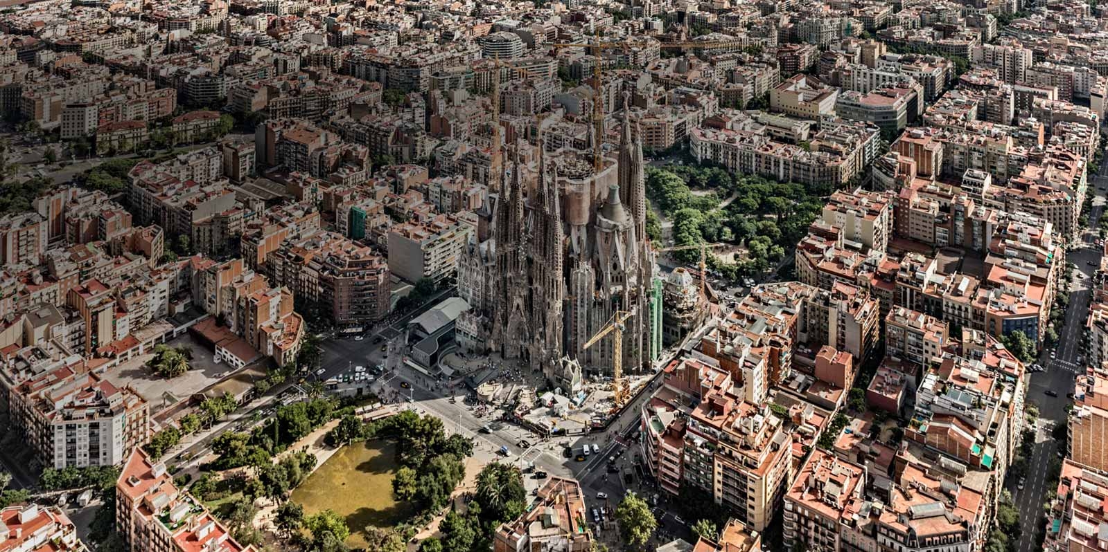 1600x800 Most viewed Sagrada Família wallpaperK Wallpaper, Dual Screen