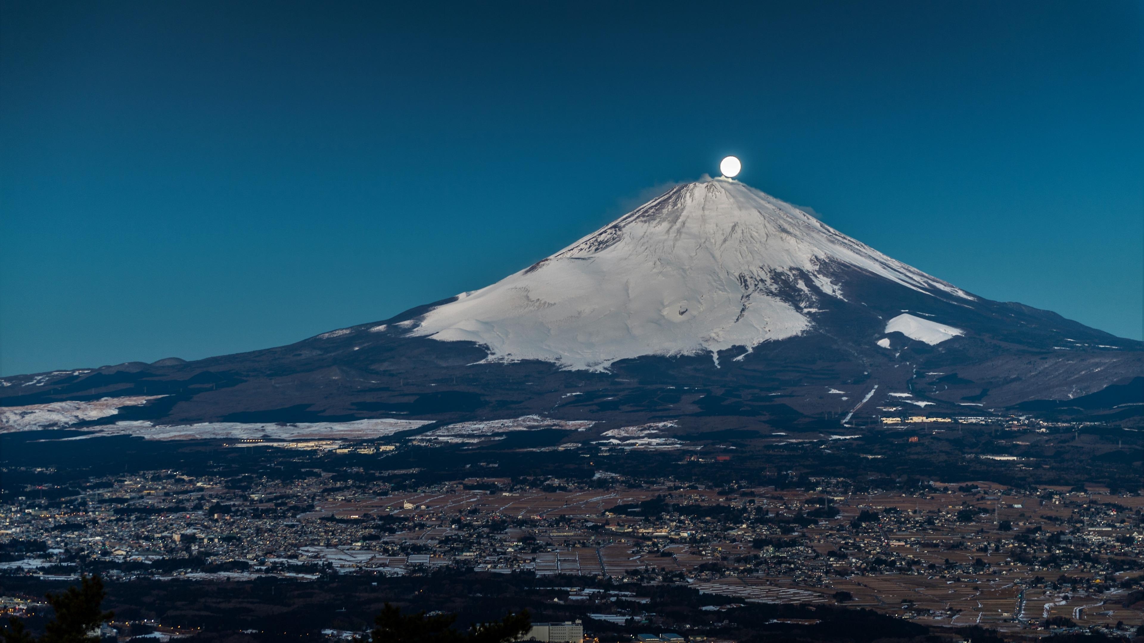 3840x2160 Full Moon On The Top Of Mount Fuji 4K UltraHD Wallpaper. Wallpaper, Desktop