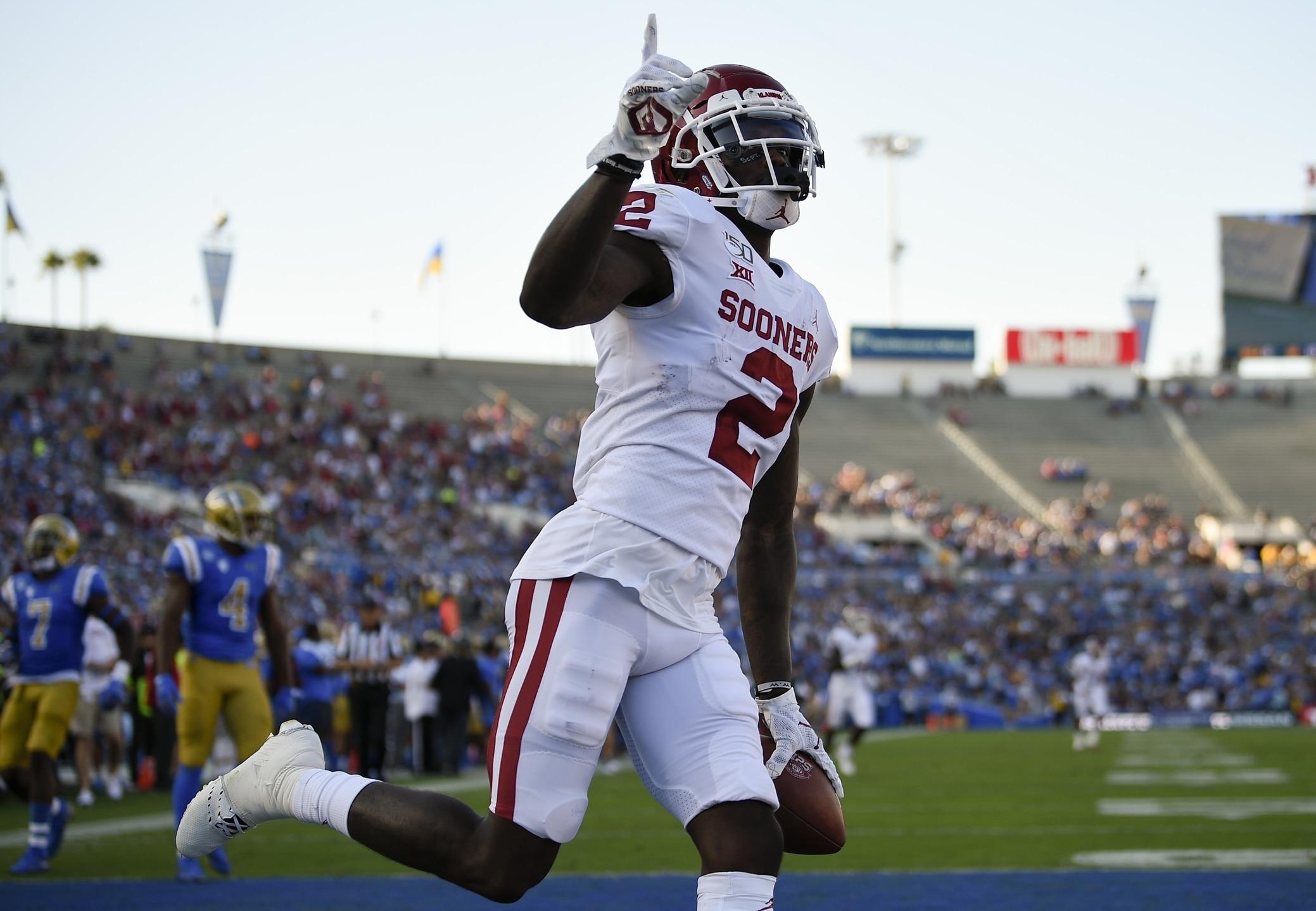 2080x1440 WATCH: CeeDee Lamb incinerates Texas Tech's secondary for 71, Desktop