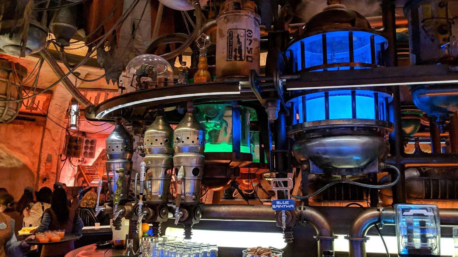 1600x900 Star Wars Land Ogas Cantina. Pirates & Princesses, Desktop