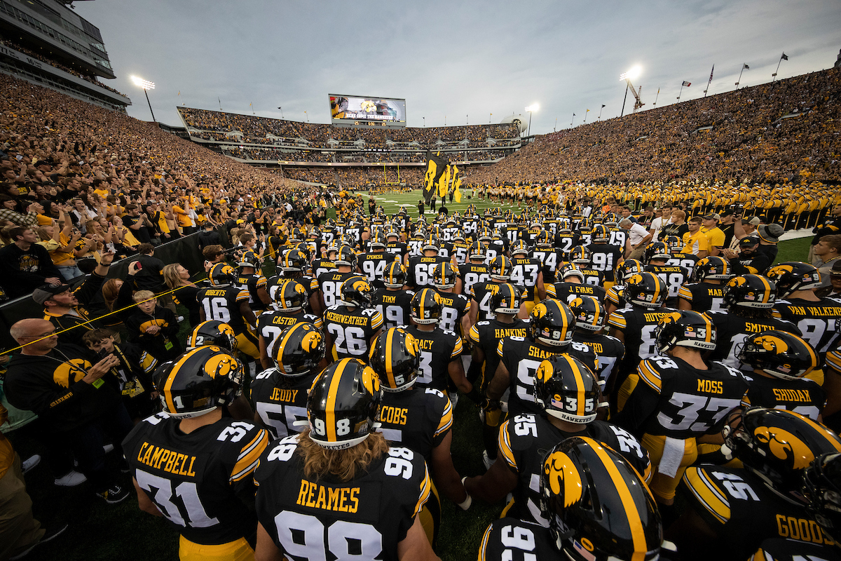 1200x800 Celebrate the Hawkeyes in Orlando During the Vrbo Citrus Bowl. University of Iowa Center for Advancement, Desktop