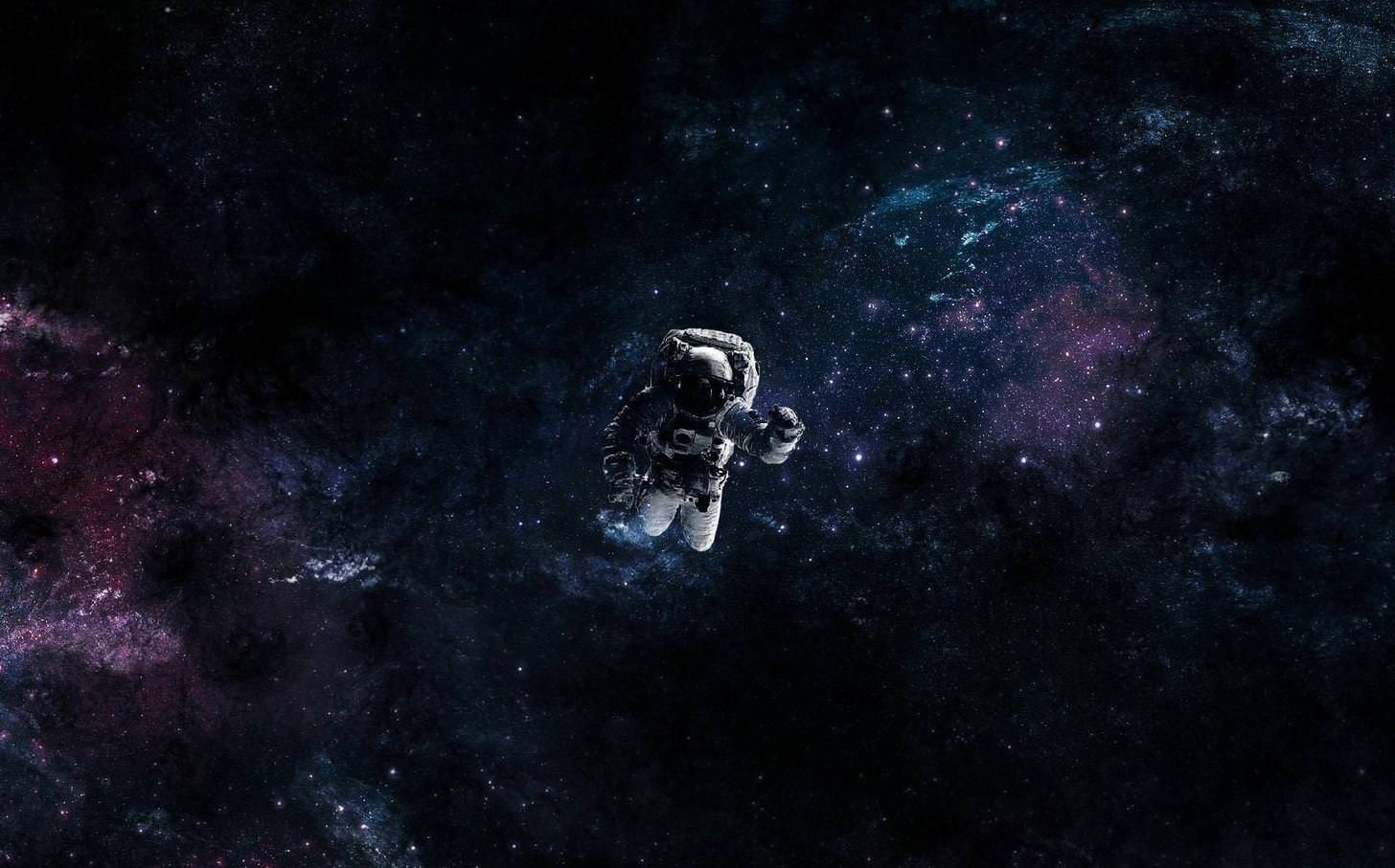 1460x910 Astronaut floating in space. Astronaut wallpaper, Outer space wallpaper, Wallpaper space, Desktop