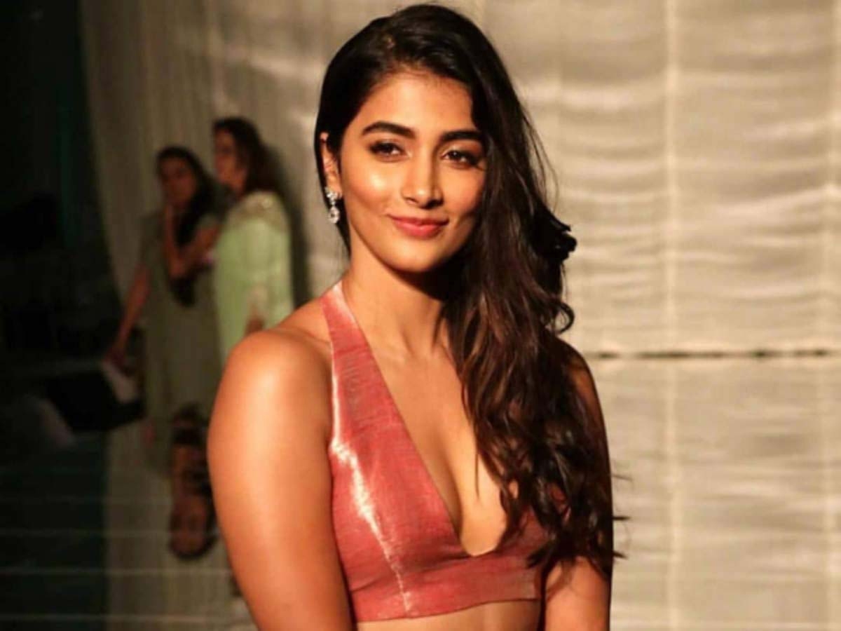 1200x900 Pooja Hegde fresh statement on her navel comment, Desktop