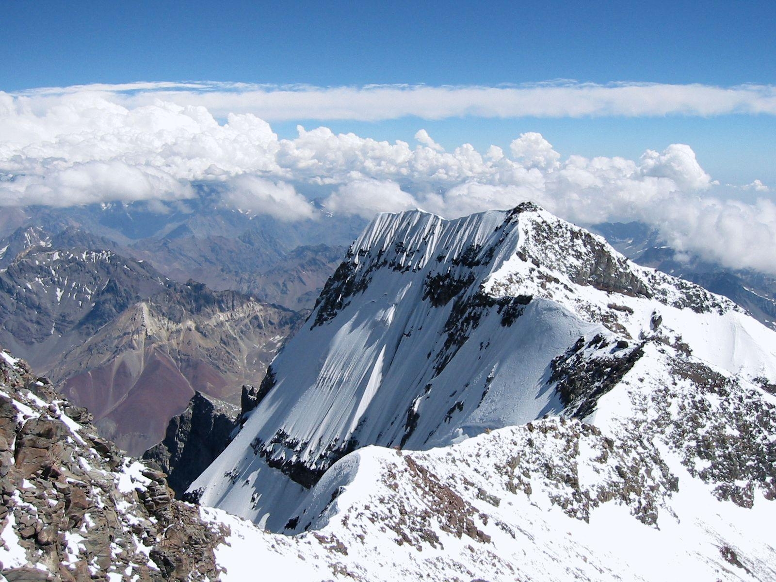 1600x1200 El Aconcagua es una montaña ubicada íntegramente en la provincia de, Desktop