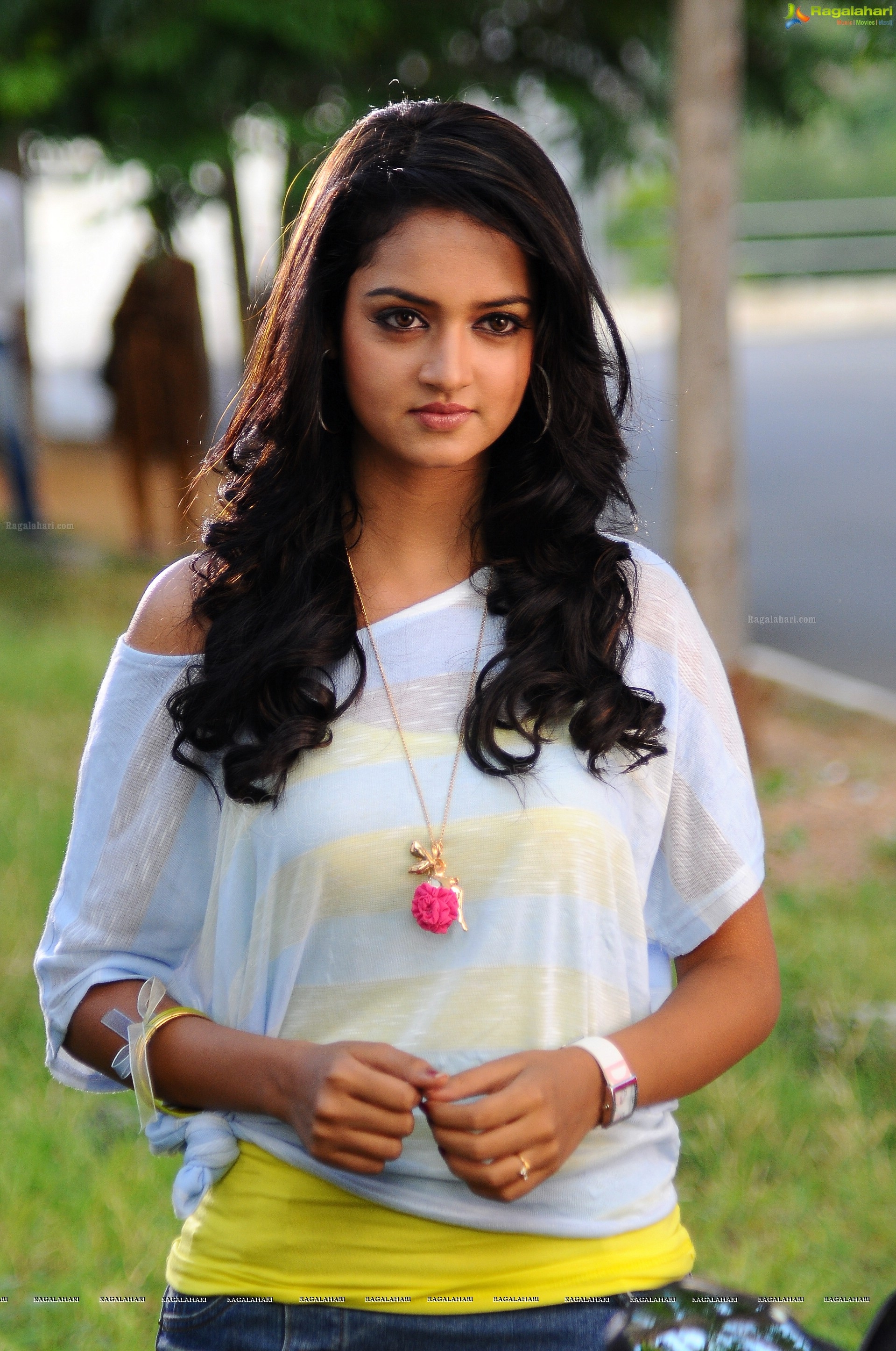 1920x2890 Shanvi Srivastava (High Definition) Image 49. Tollywood Actress, Phone