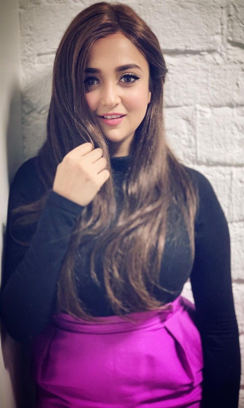 810x1350 Monali thakur. Beauty, Long hair styles, Indian celebrities, Phone