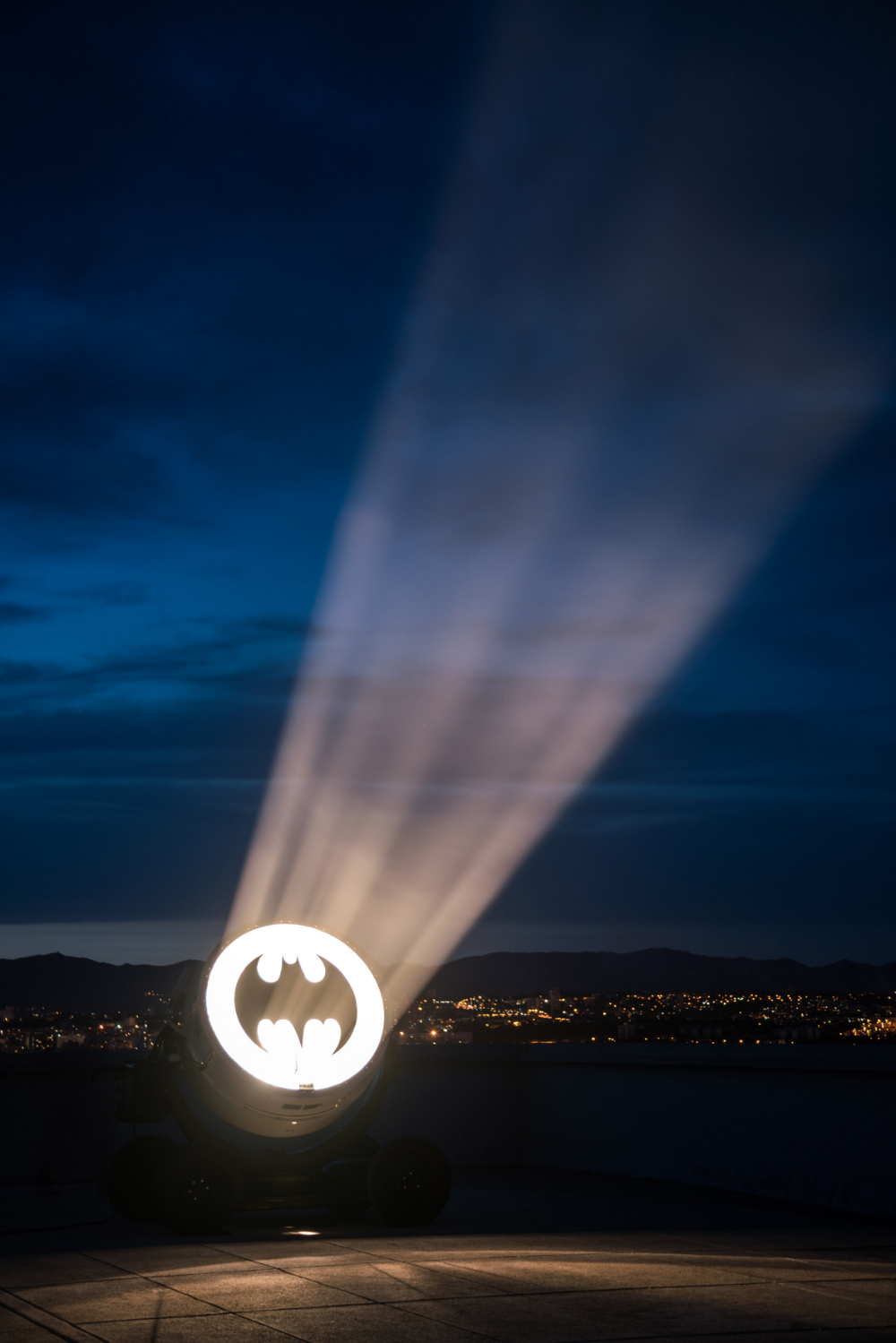 1000x1500 Alex Israel projects Bat Signal from roof of Le Corbusier's Cite Radieuse. Batman wallpaper, Batman canvas art, Batman canvas, Phone