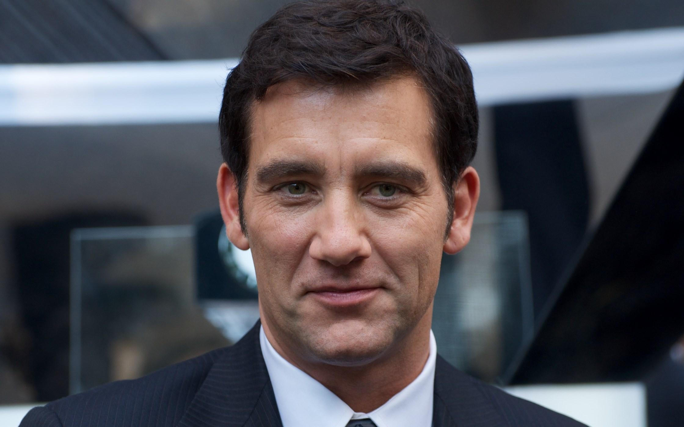 2240x1400 clive owen, Wallpaper Collection, Desktop
