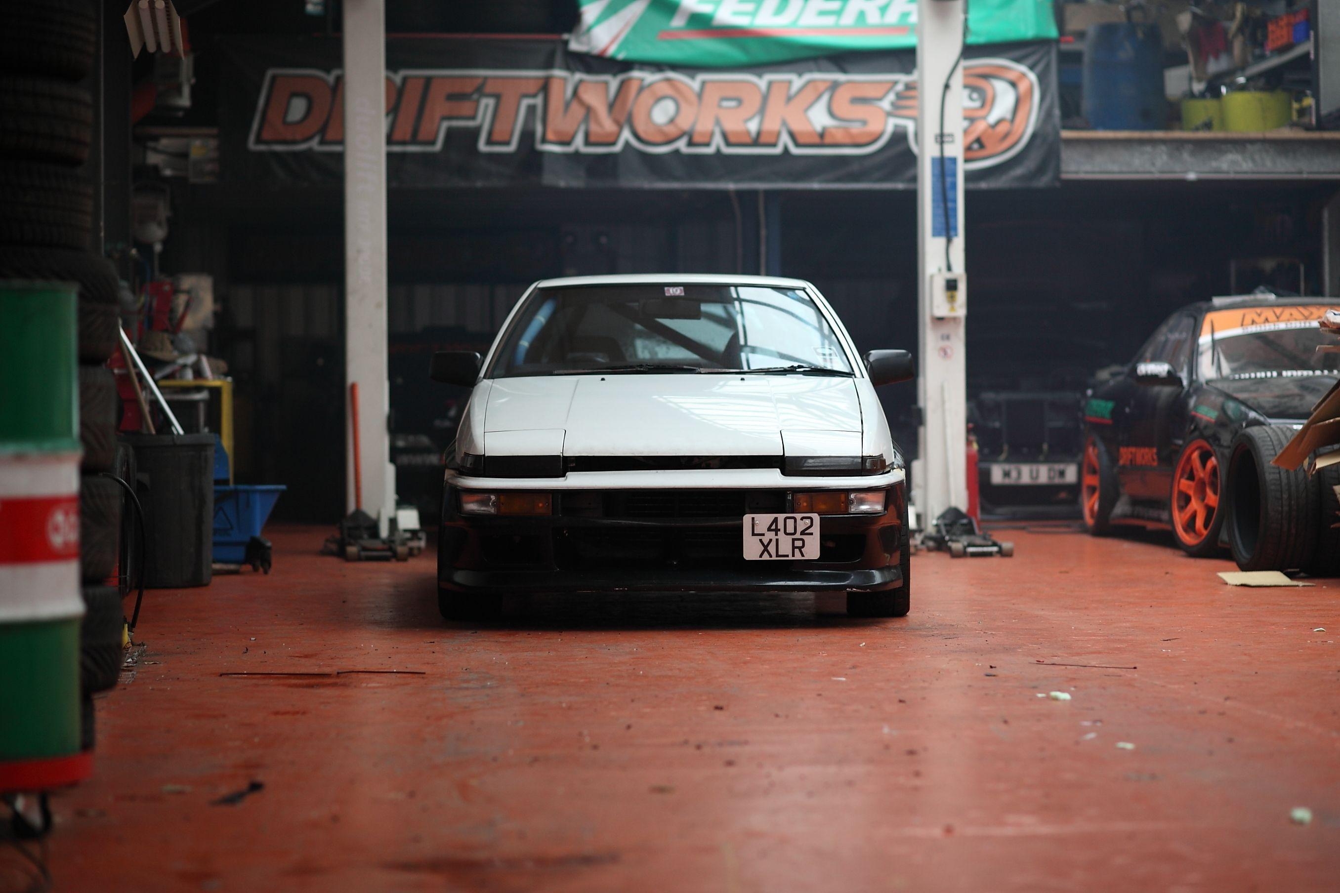 2720x1810 Wallpaper for Sunday: AE86 waiting, Desktop