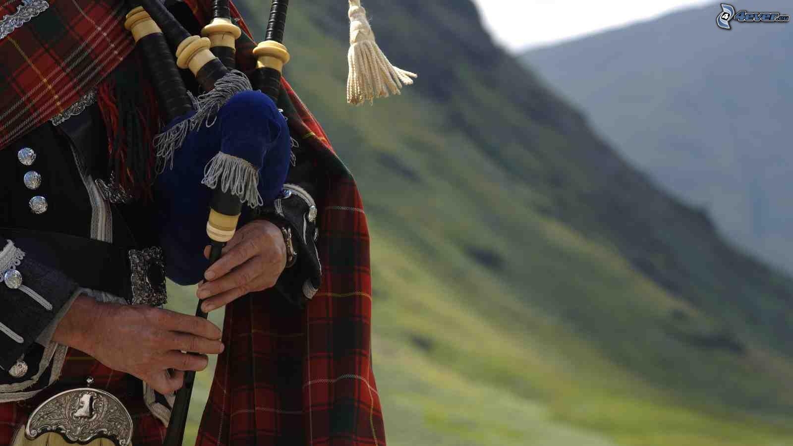 1600x900 Playing the bagpipes, Desktop