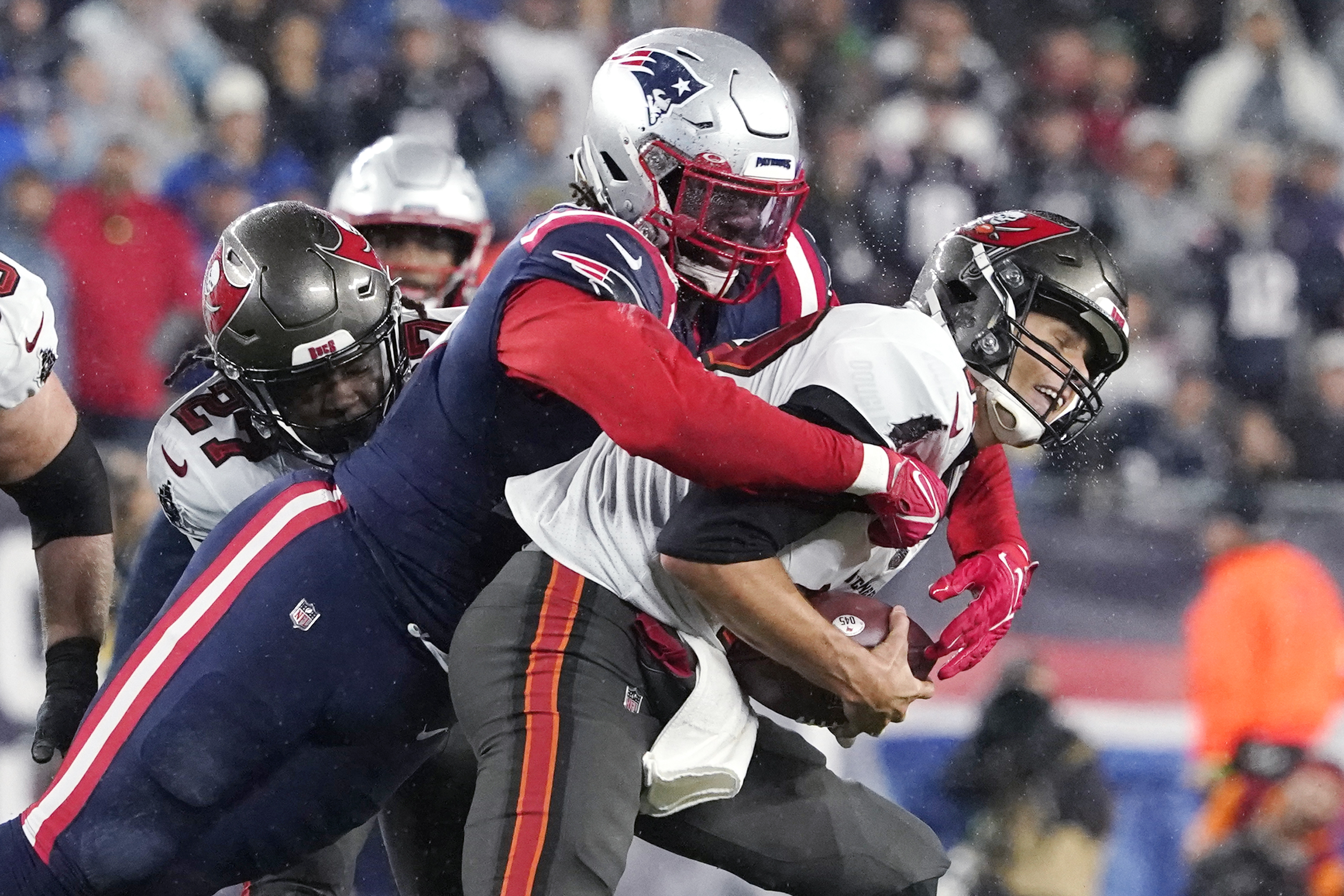 3110x2070 Patriots Matthew Judon carrying a little extra on signature red sleeves after birth of daughter, Azayda Joy, Desktop