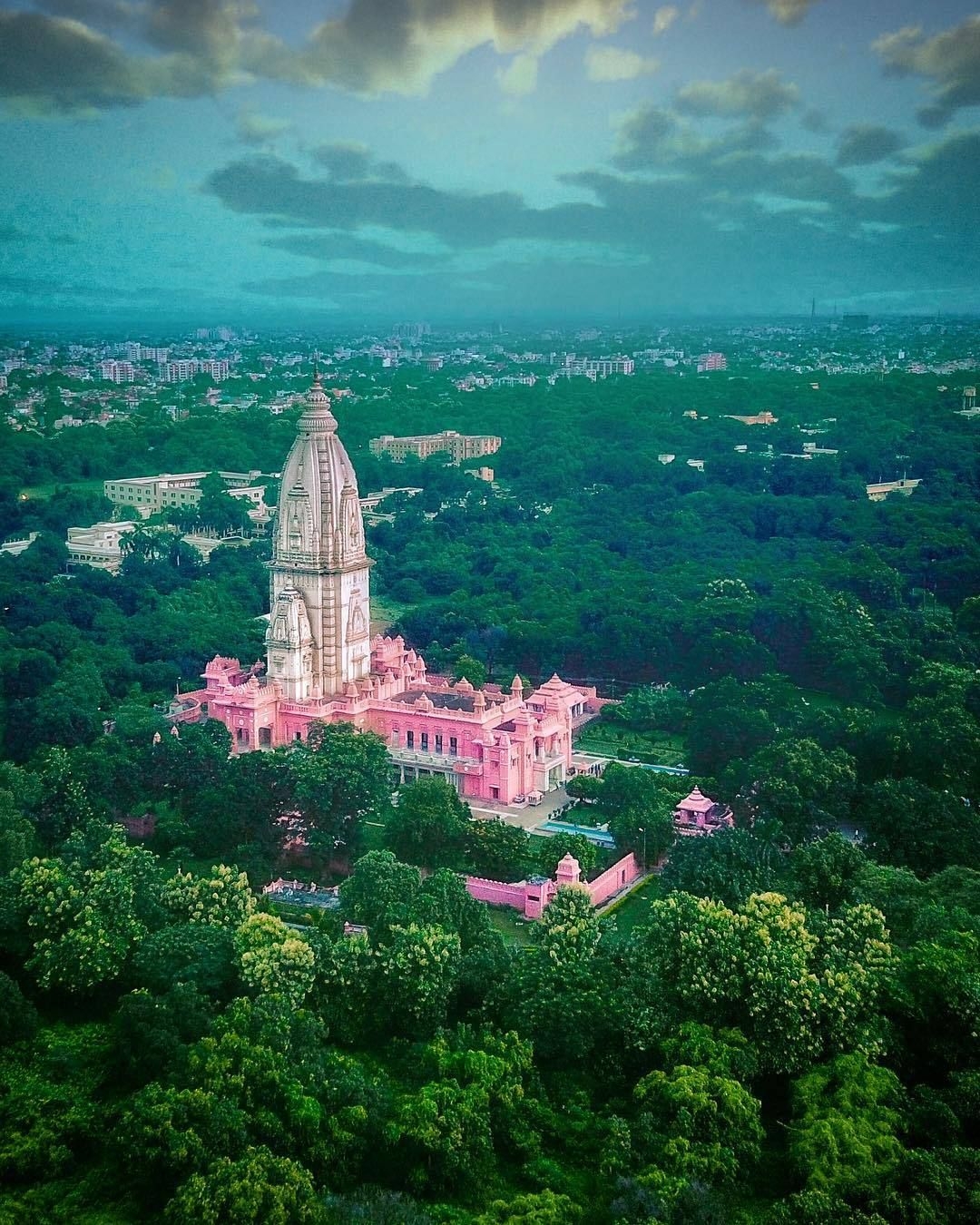 1080x1350 Hindu Cosmos, Vishwanath Temple, Varanasi view. Temple photography, Banaras hindu university, Varanasi, Phone