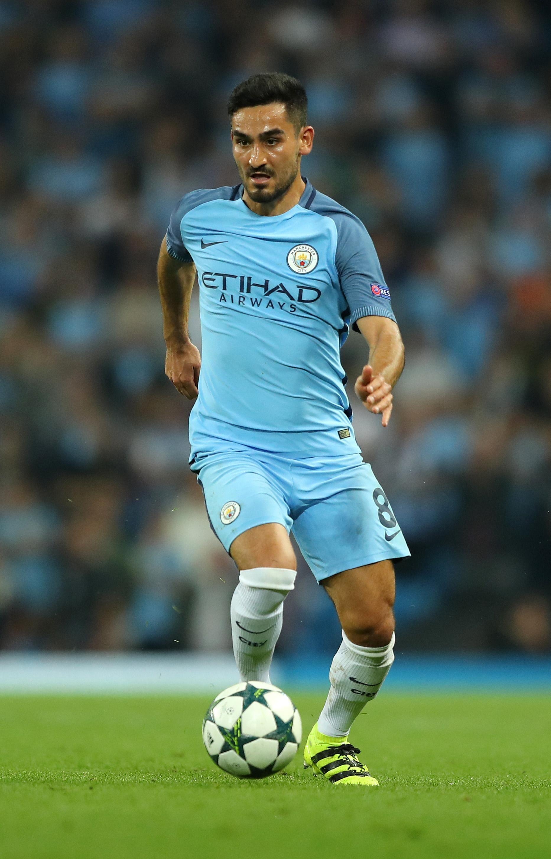 1870x2910 Gundogan in control. The World of Football. Manchester, Phone