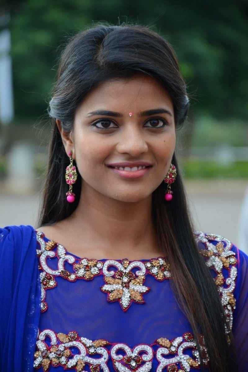 800x1200 Tamil Actress Wallpaper Free Download Group. Actress wallpaper, Phone