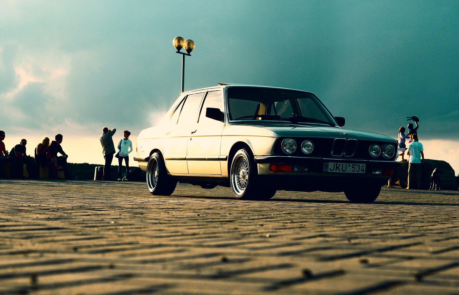 1600x1030 old Car, Car, Sports Car, Sports, Evening, Morning, BMW, Rain, Sun, Desktop