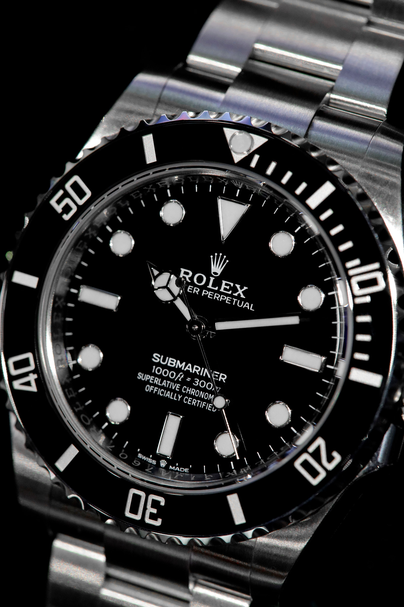 1370x2050 The Rolex Submariner Ref. 124060, Phone