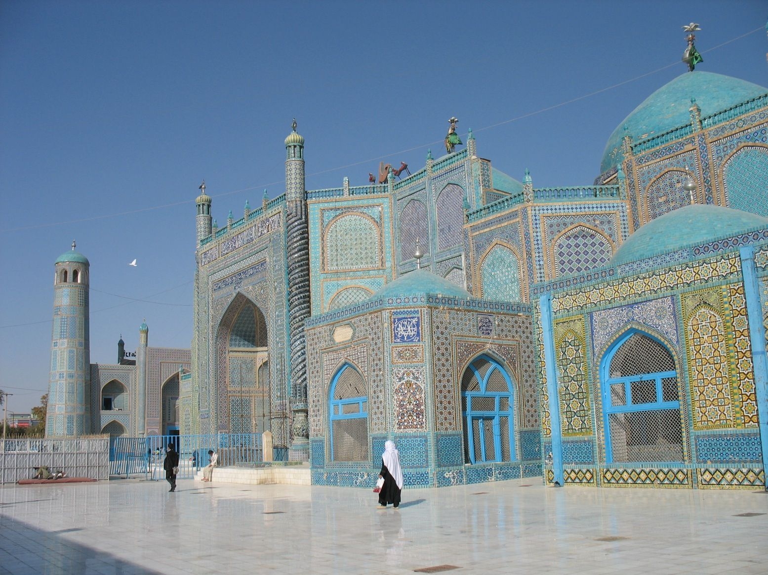 1560x1170 Shrine of Hazrat Ali, Afghanistan 2019ttnotes.com, Desktop