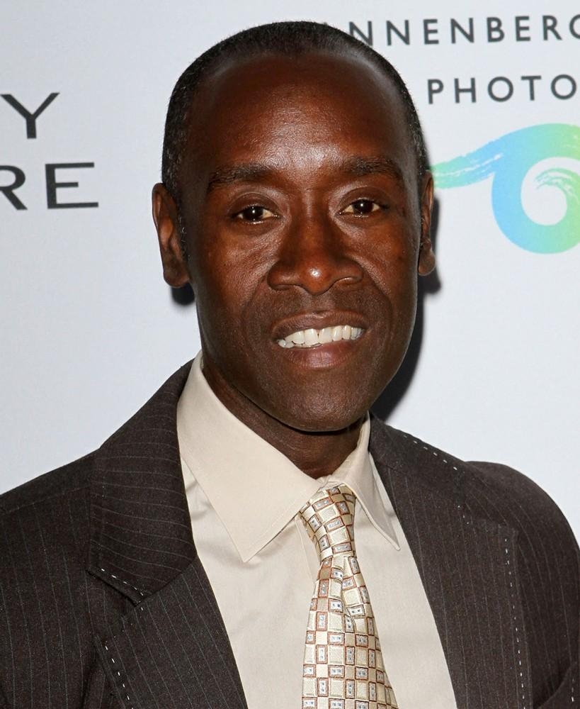 820x1000 Don Cheadle, Phone