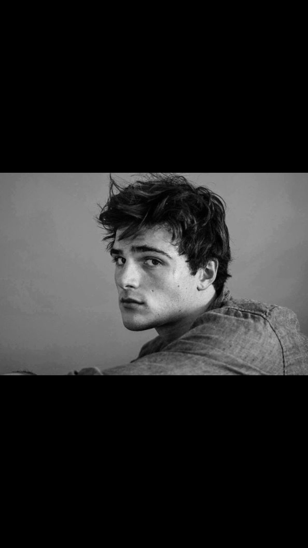 1250x2210 jacob elordi. character inspirations. Noah flynn, Kissing, Phone