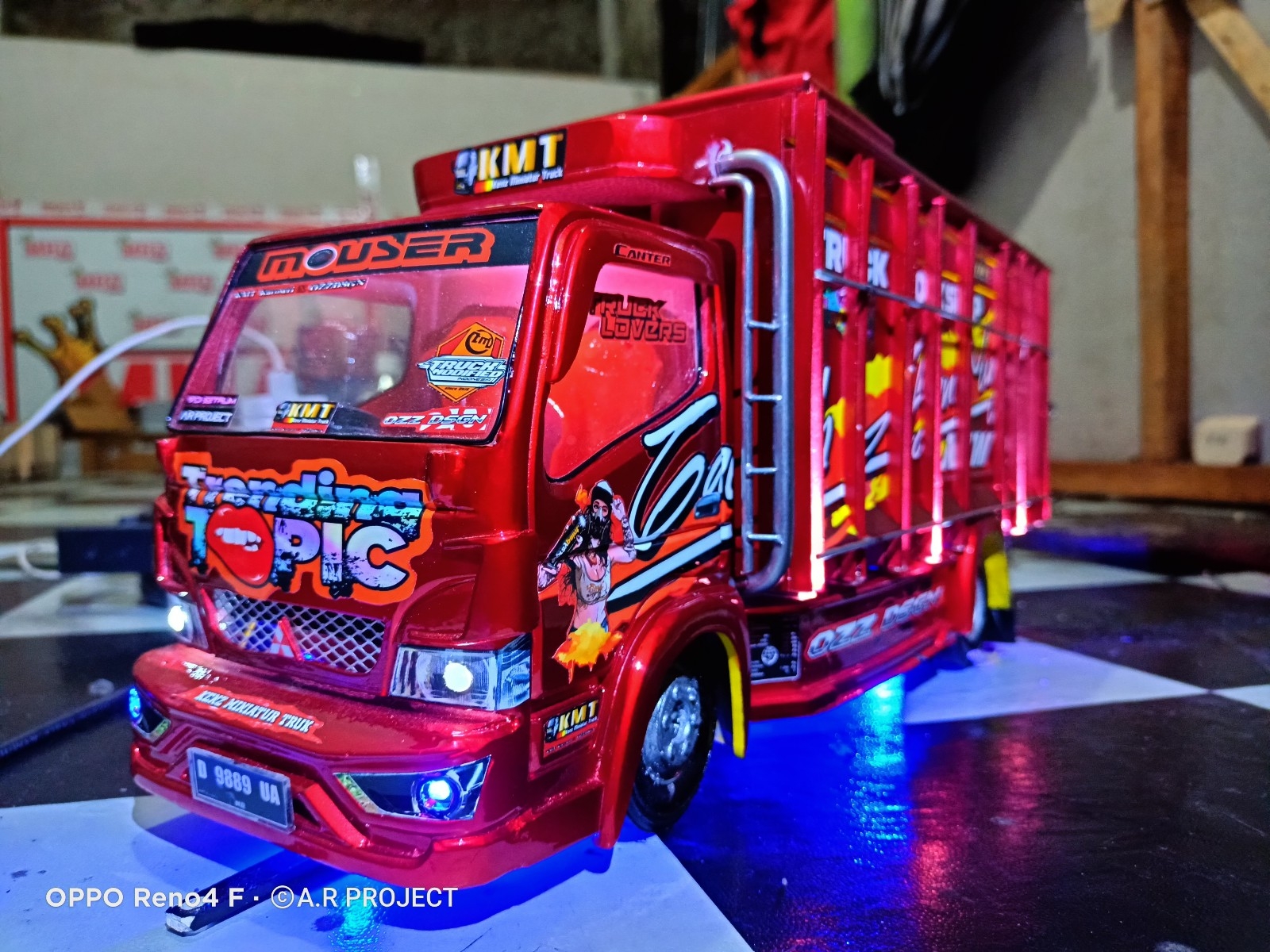 1600x1200 lampu oleng terpal, miniatur truck kayu, Desktop