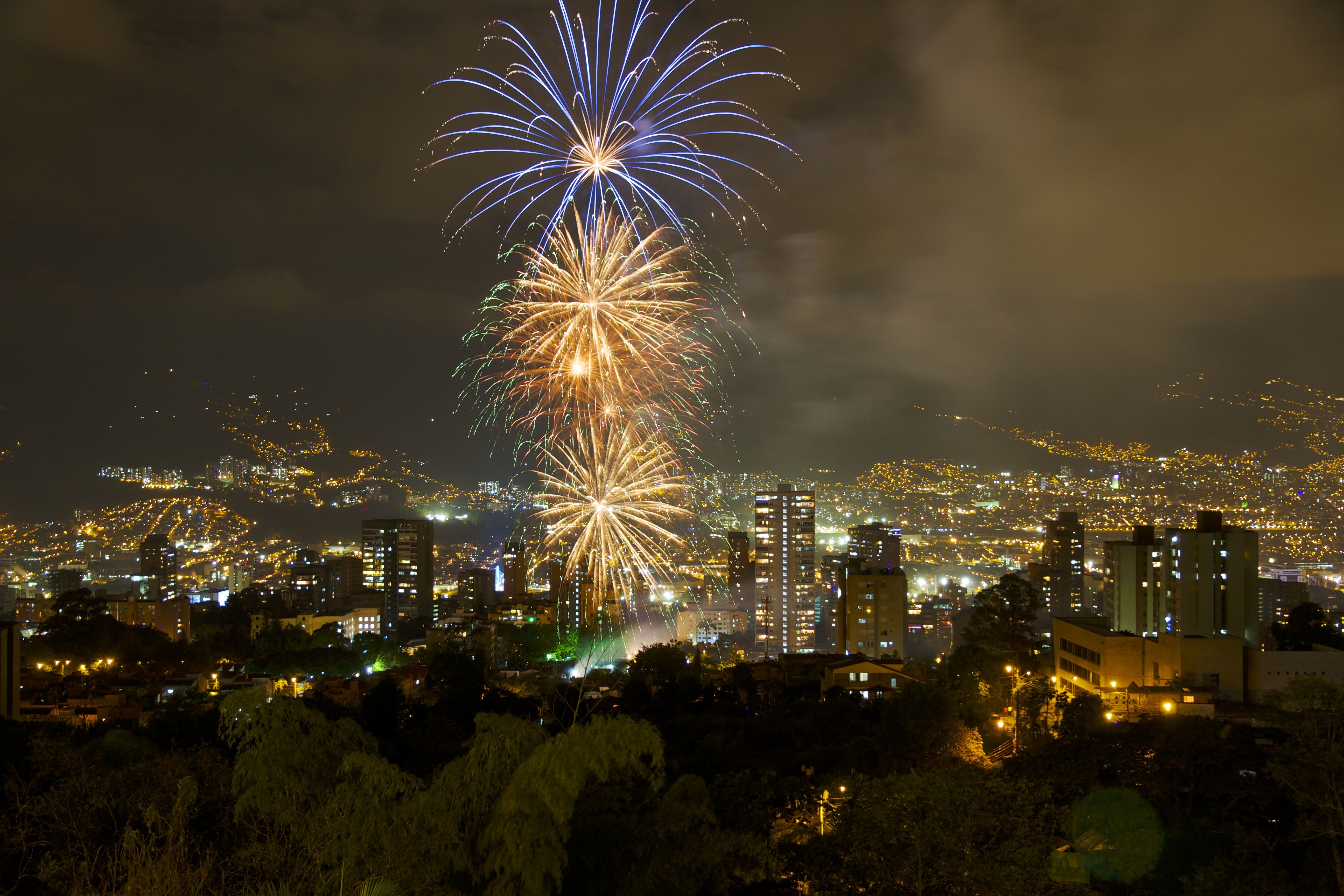 5190x3460 Wallpaper, Christmas, trees, cloud, color, night, Colombia, Desktop