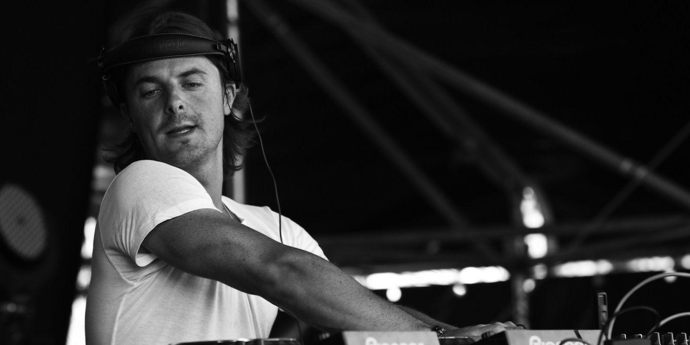 1400x700 730x1410px Axwell (423.91 KB).08.2015, Dual Screen