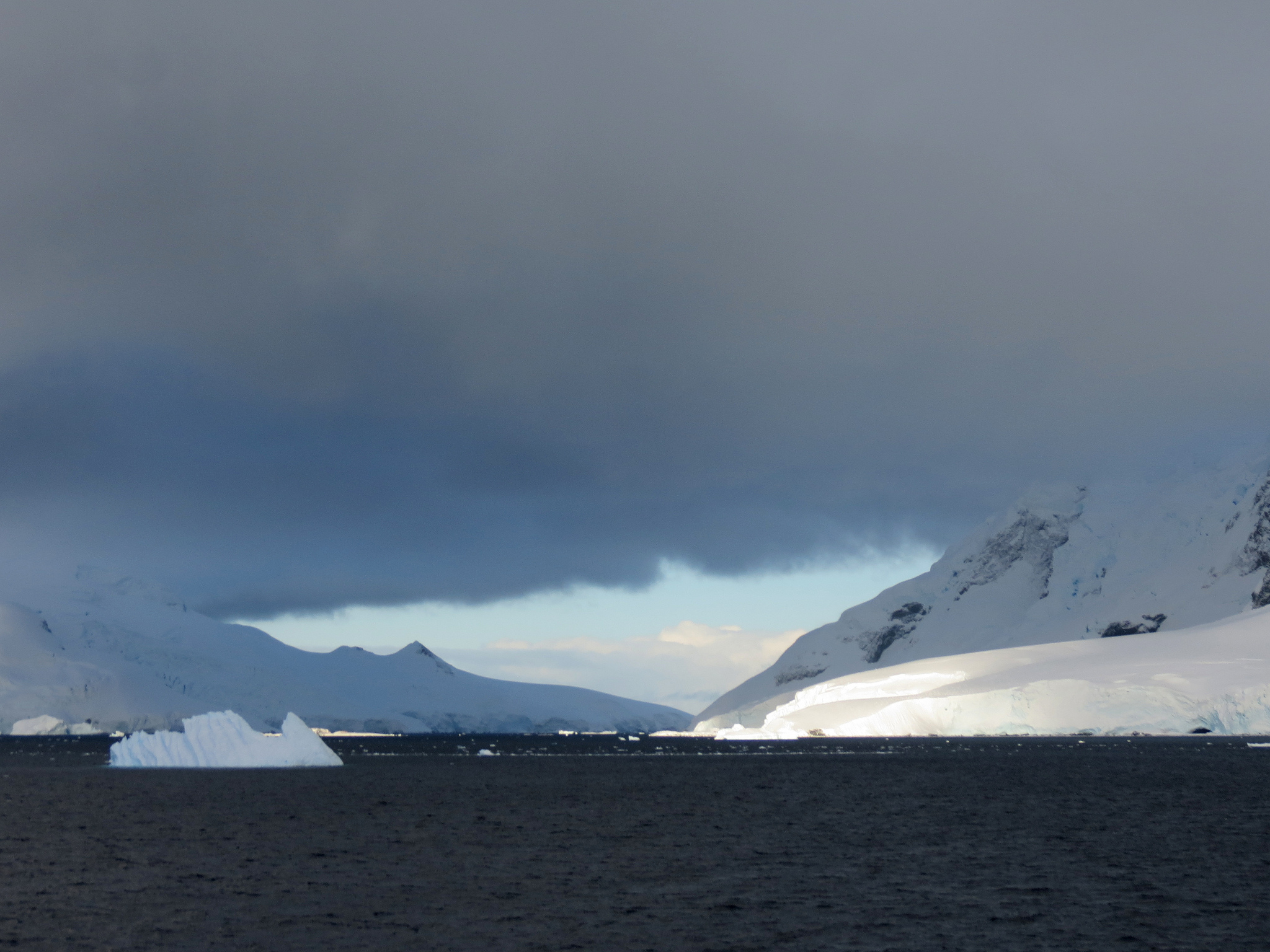 2050x1540 Iceberg in Paradise Bay on the Danco Coast Antarctica, Desktop