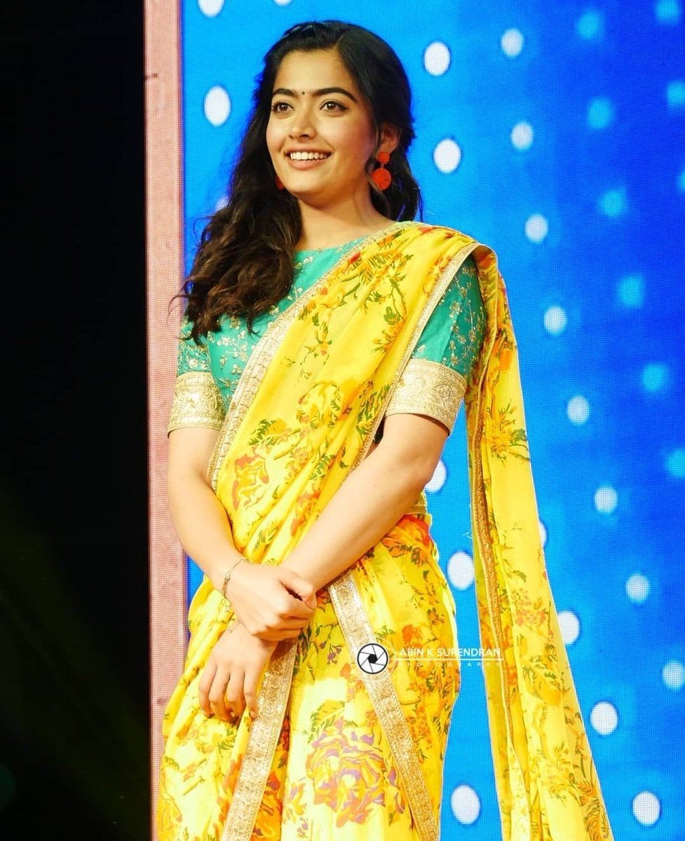 980x1200 Rashmika Family❤ makes a girl beautiful❤ But, Phone