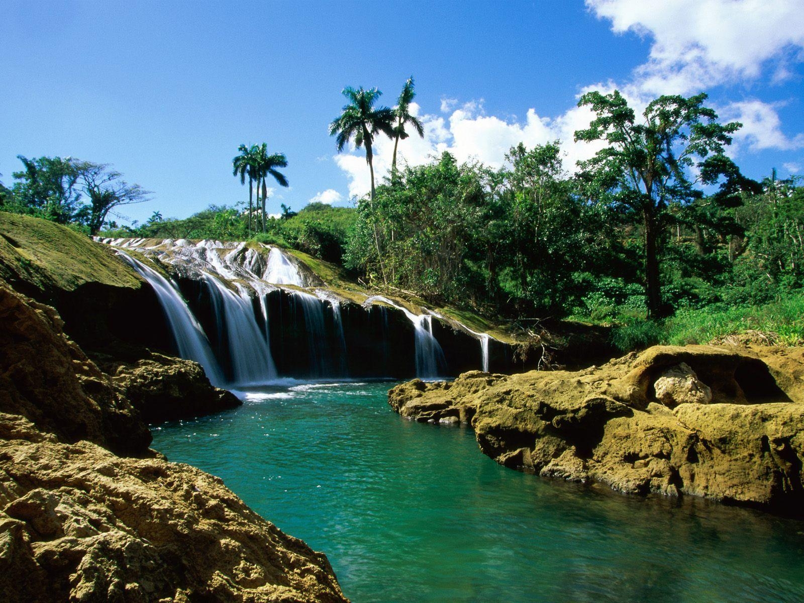 1600x1200 Nature El Nicho Falls, Sierra de Trinidad, Cuba, Desktop