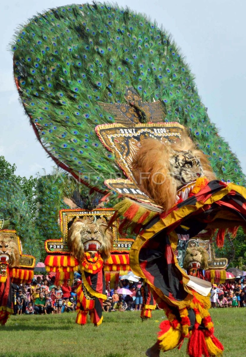 830x1200 PARADE REOG PONOROGO, Phone