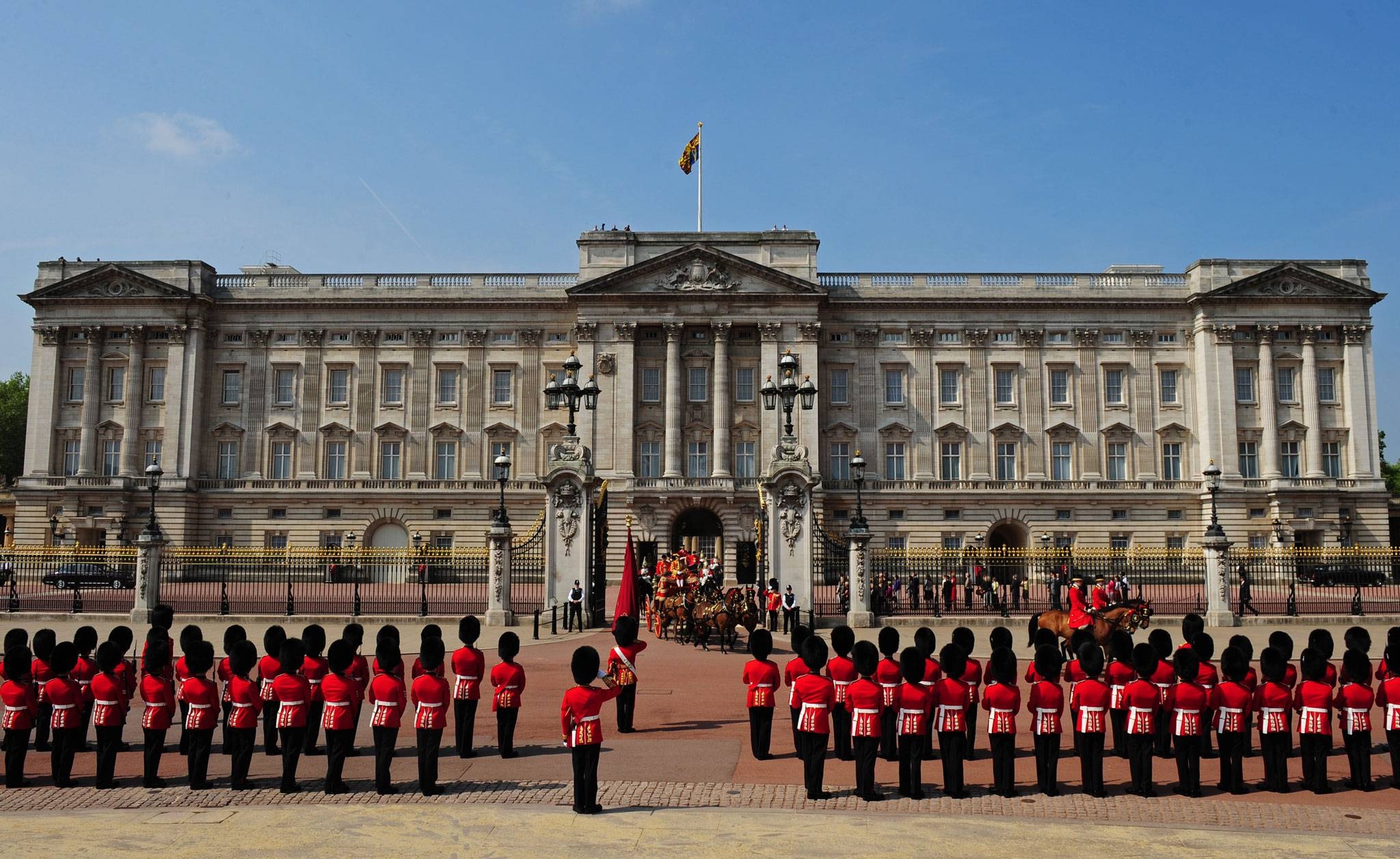 2050x1260 New Buckingham Palace Pics View Wallpaper, Desktop