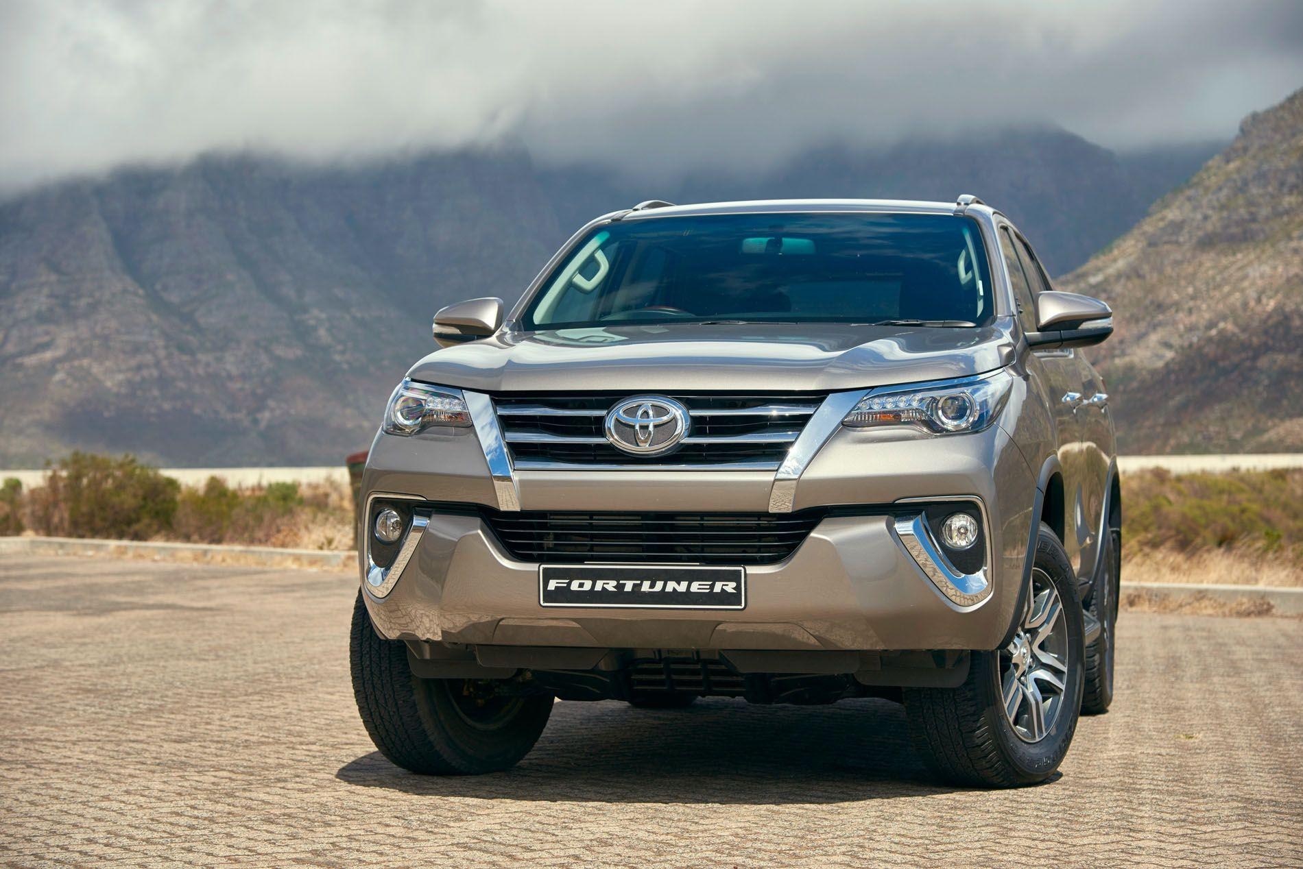 1900x1270 Toyota Fortuner Review, Desktop