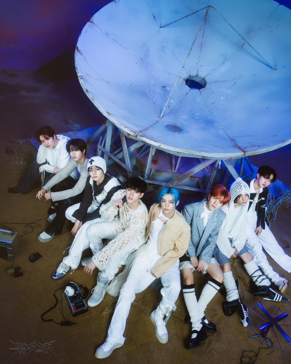 1000x1250 Stray Kids are stranded in space in '樂-STAR' concept photo, Phone