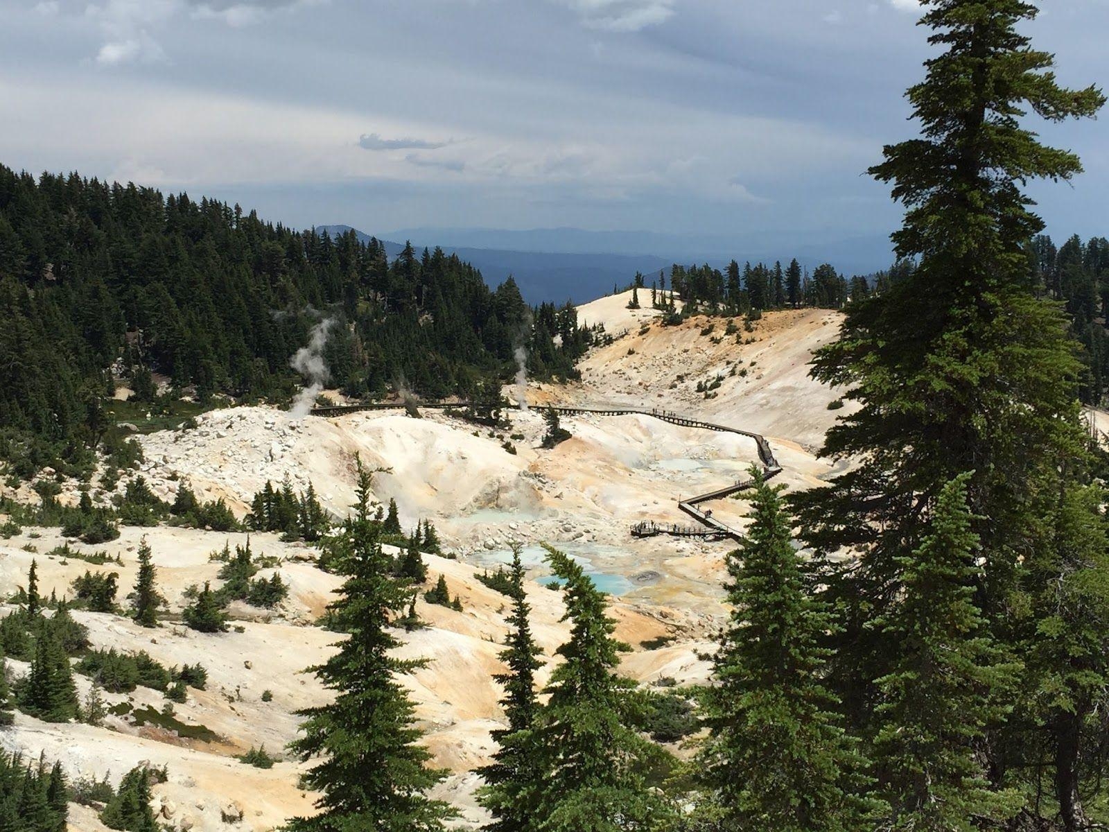 1600x1200 Lassen Volcanic National Park: Bumpass Hell & Mt. Lassen Hike, Desktop