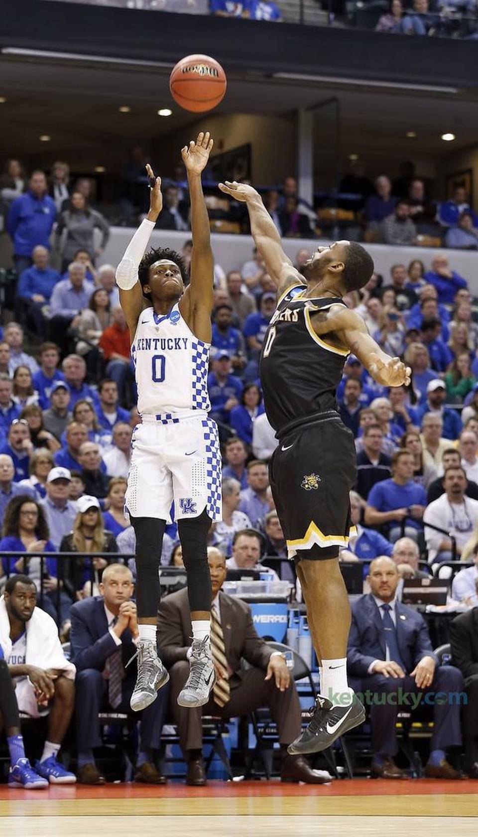 960x1680 Kentucky Wildcats guard De'Aaron Fox (0) hit jumper in front, Phone