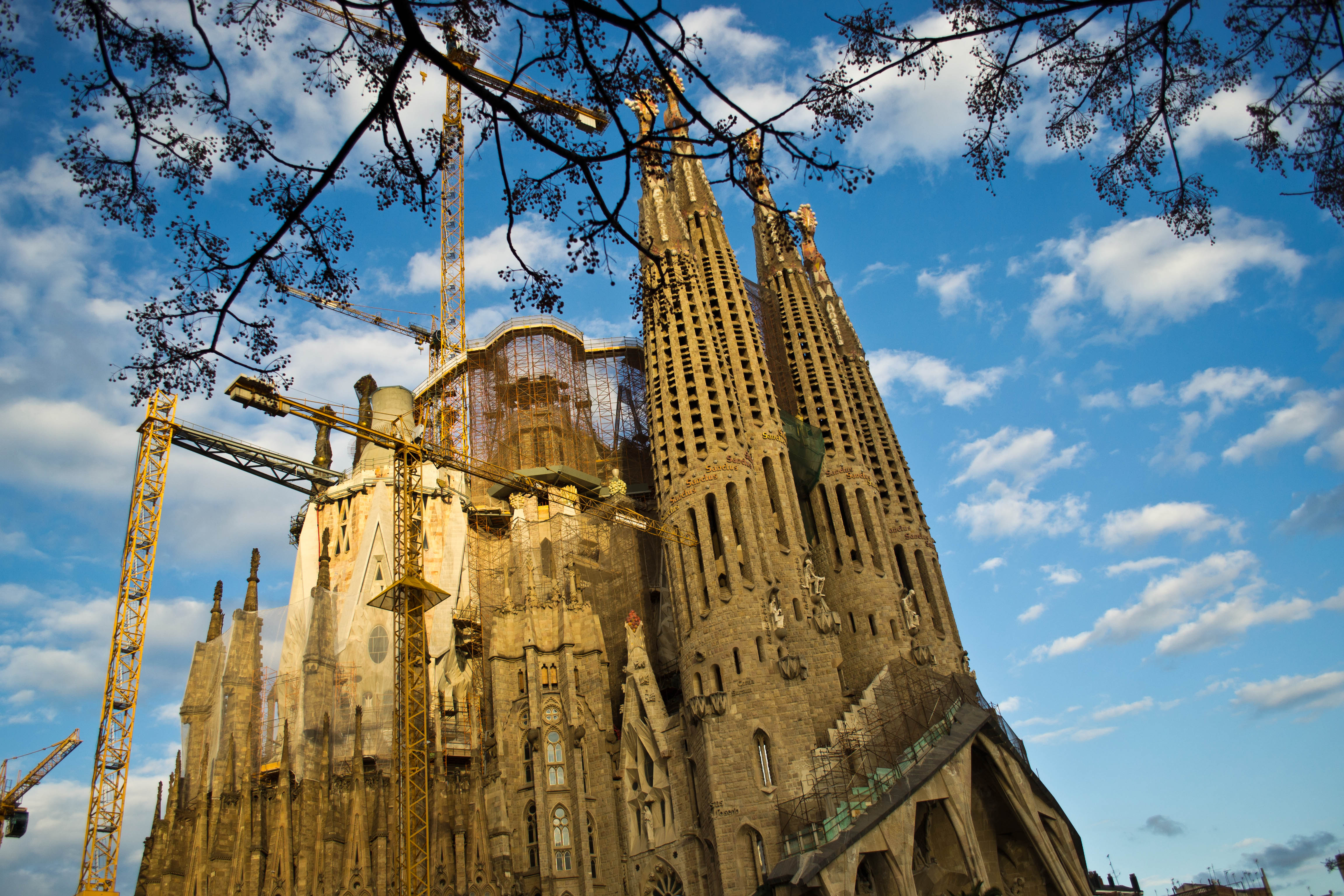 4610x3080 In the footsteps of Antoni Gaudí, Desktop