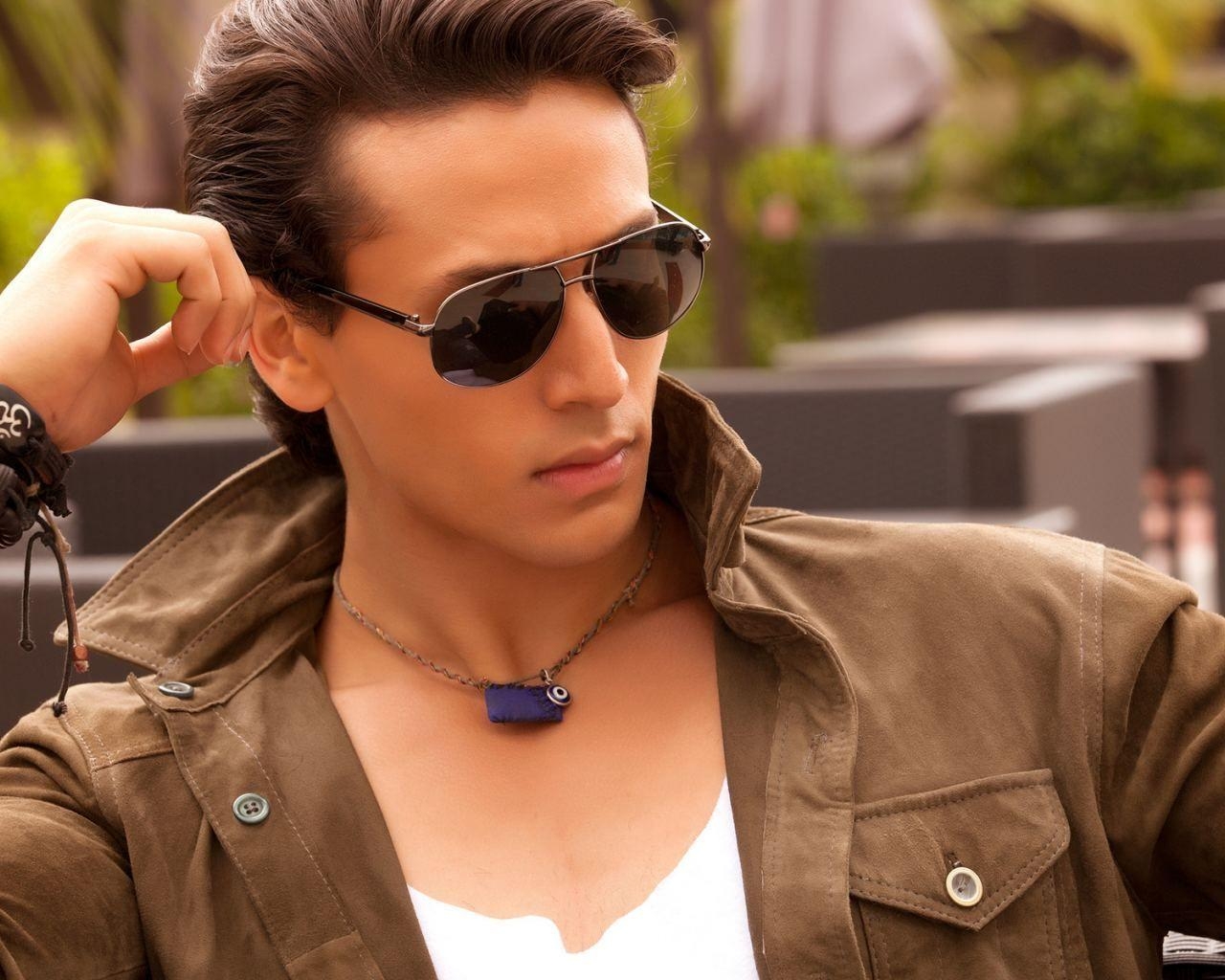 1280x1030 Baaghi Tiger Shroff x 1024 Preview HD Wallpaper for mobile and desktop Wallpaper HD, wallpaper HD 1080p, wallpaper full h. Tiger shroff, Tiger love, Tiger, Desktop